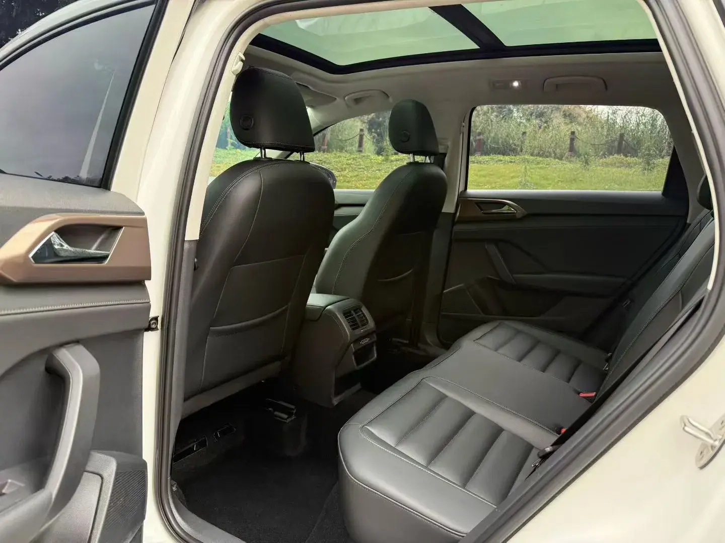 2019 VOLKSWAGEN THARU thumbnail 4