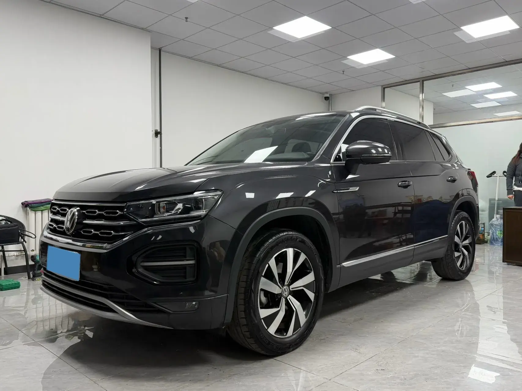 2022 VOLKSWAGEN TAYRON view 1