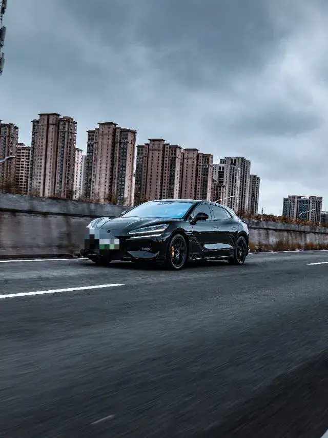 2024 Denza DenzaZ9GT 2.0T 207HP L4 E-CVT PHEV 38.5KWH