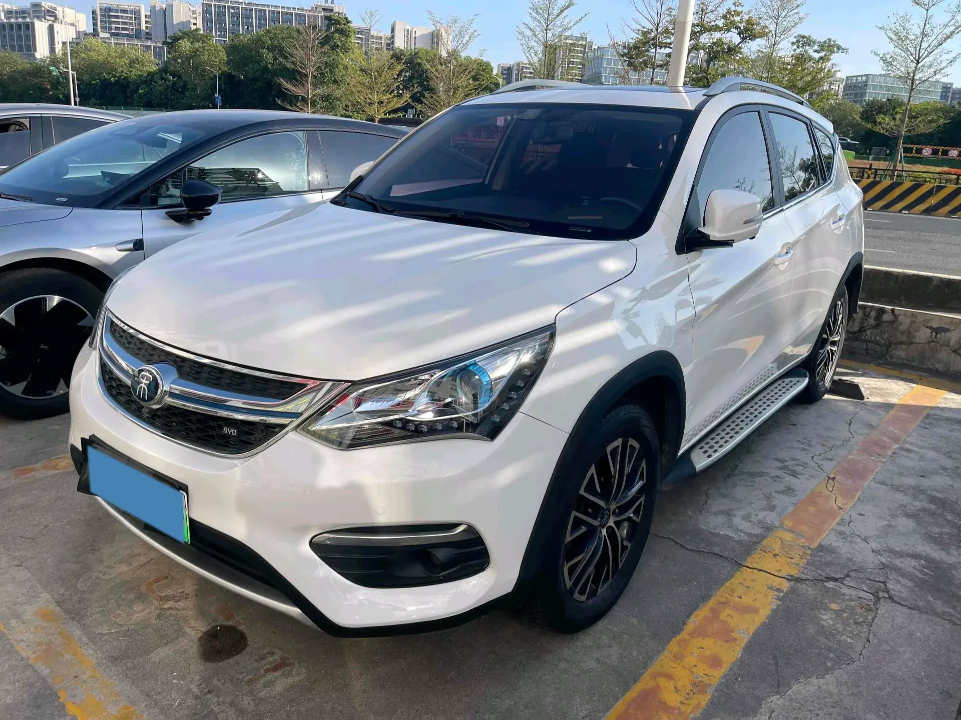 2017 BYD SONG view 1