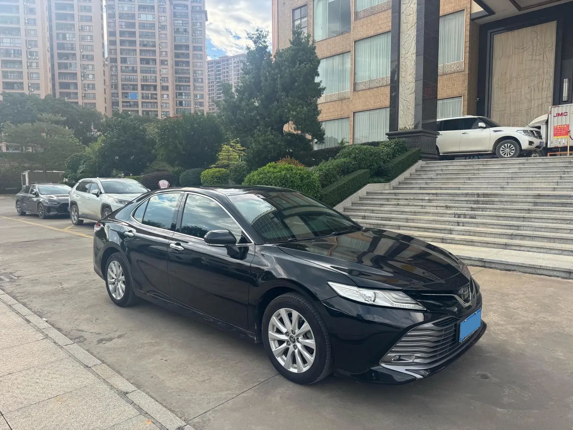 2019 TOYOTA CAMRY thumbnail 3