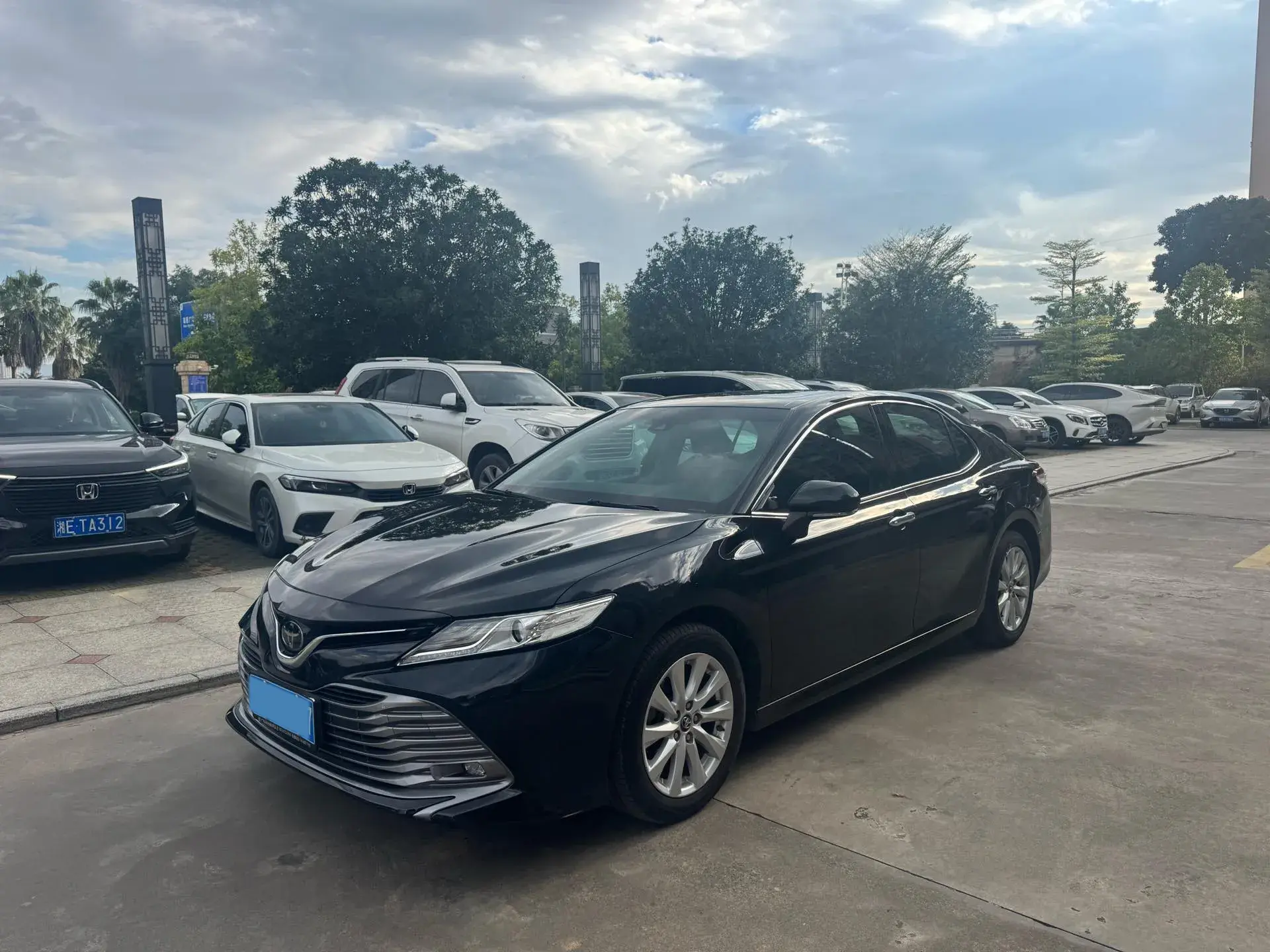 2019 TOYOTA CAMRY view 1