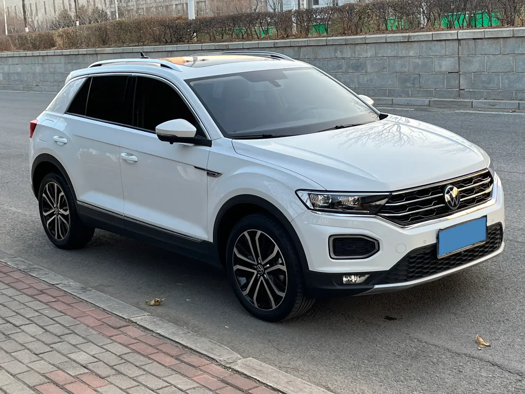 2022 VOLKSWAGEN T-ROC thumbnail 3