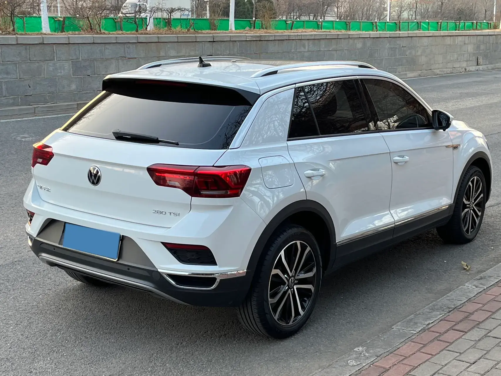 2022 VOLKSWAGEN T-ROC thumbnail 4