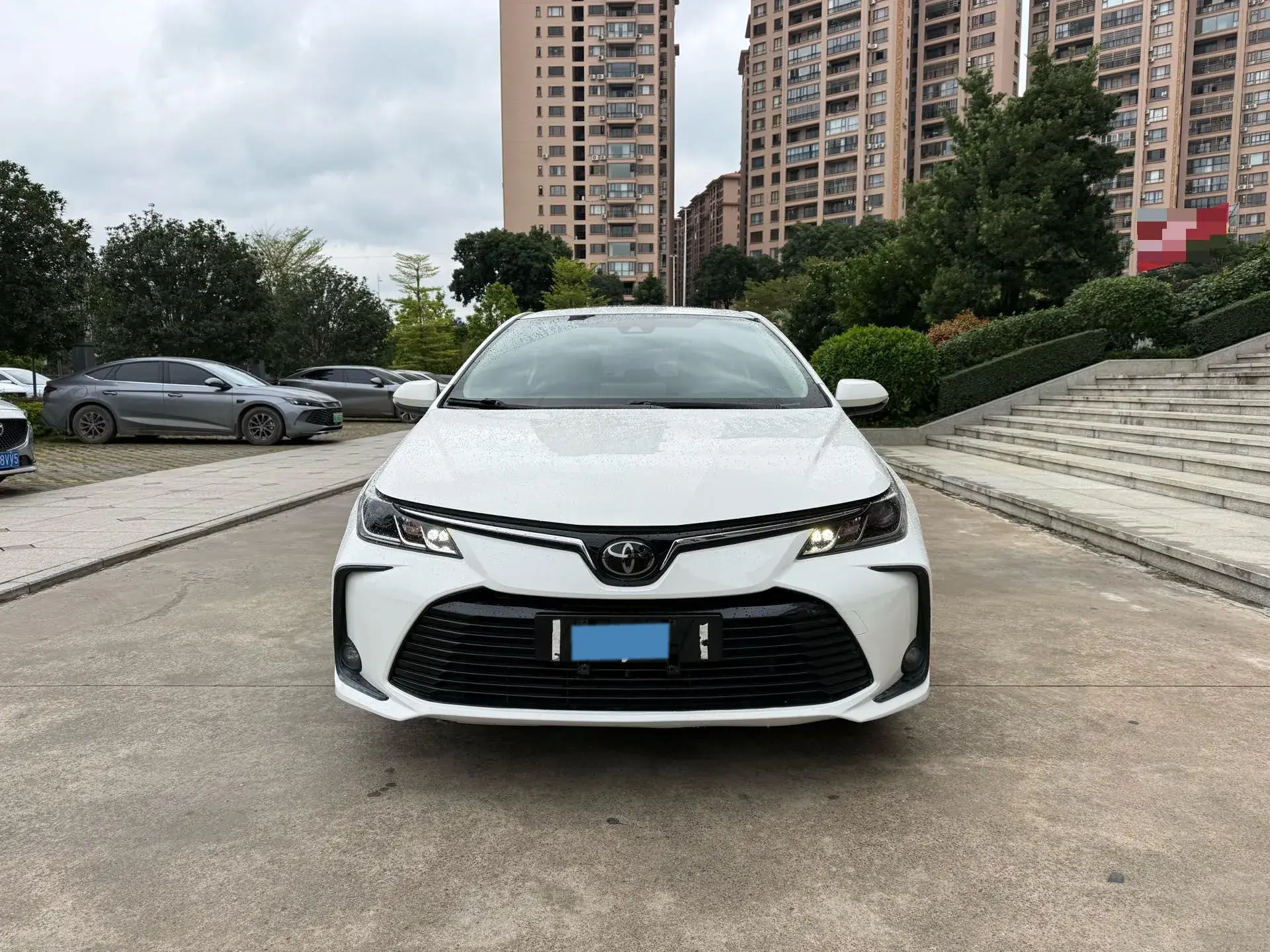 2019 TOYOTA COROLLA thumbnail 2