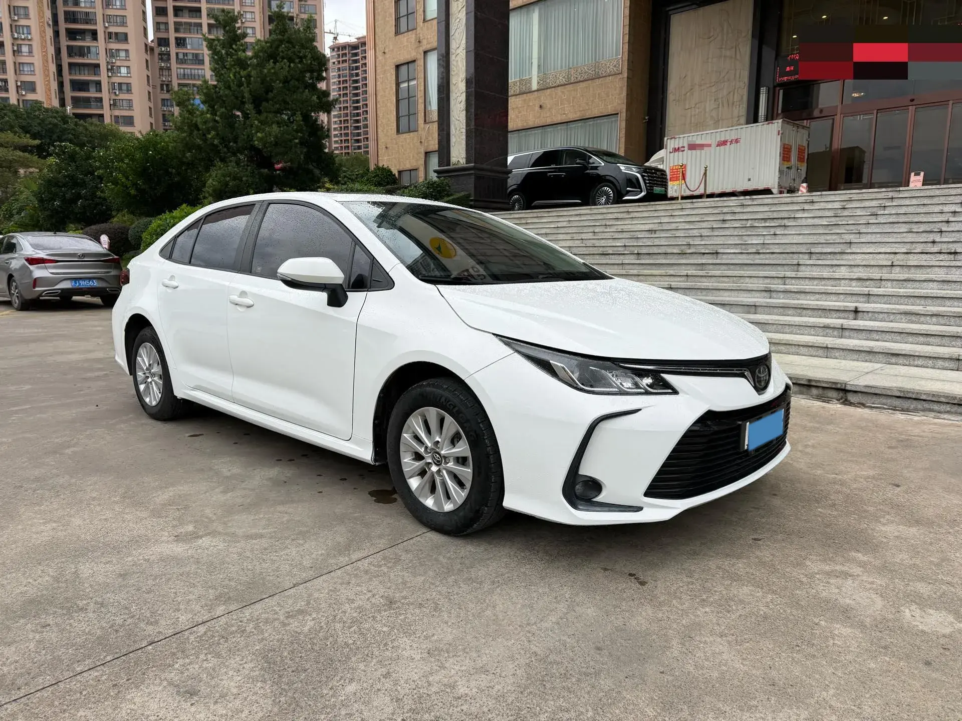 2019 TOYOTA COROLLA thumbnail 3