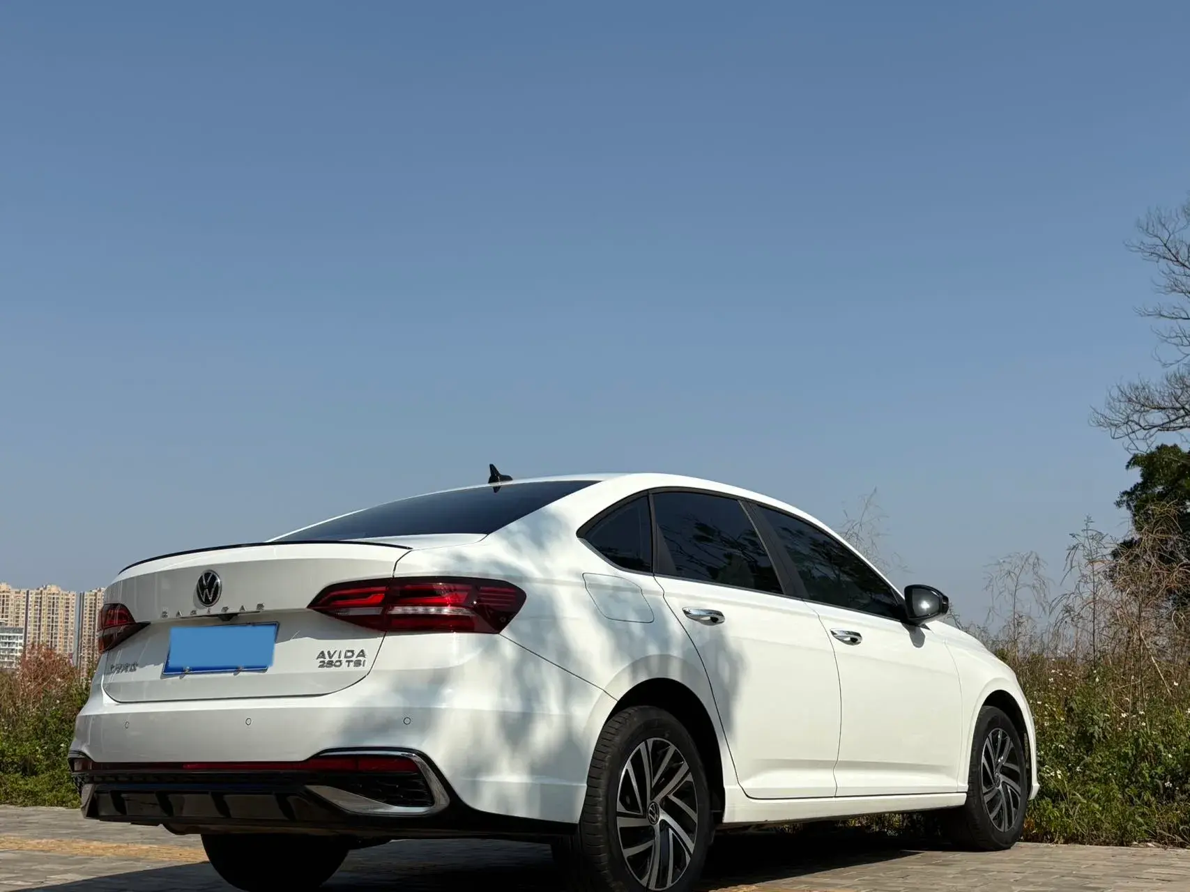 2023 VOLKSWAGEN LAVIDA thumbnail 4