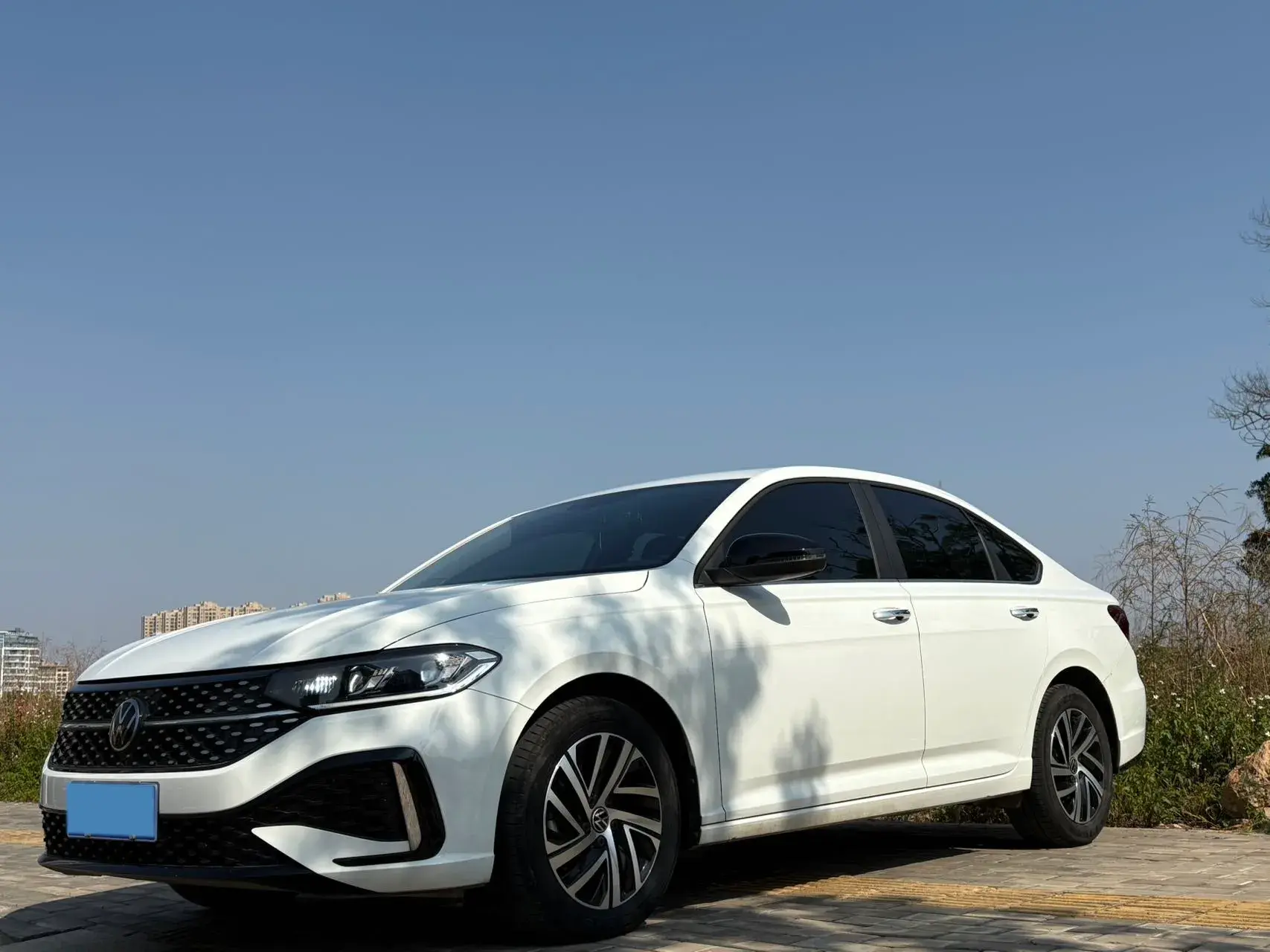 2023 VOLKSWAGEN LAVIDA view 1