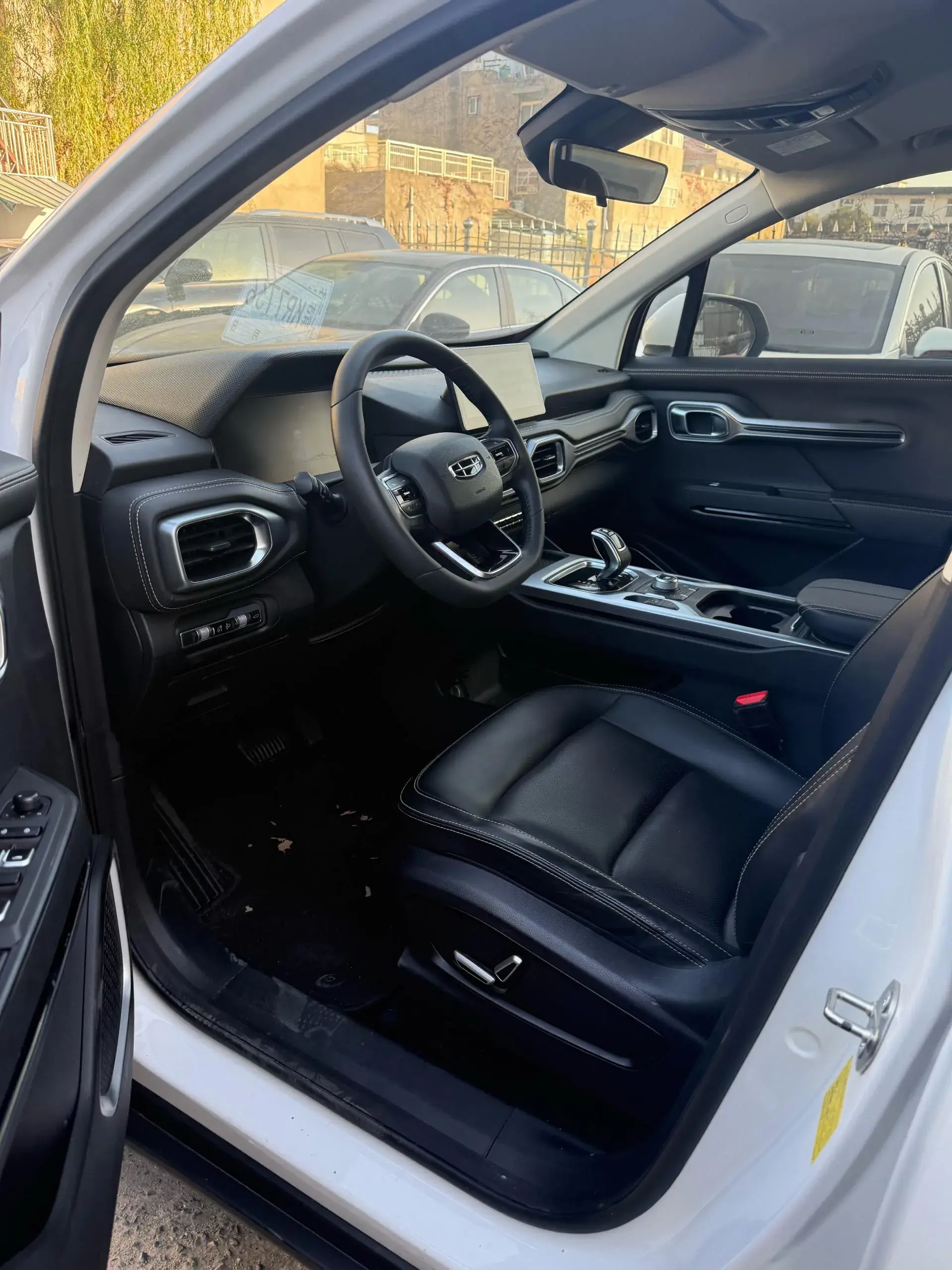 2020 GEELY OKAVANGO thumbnail 3