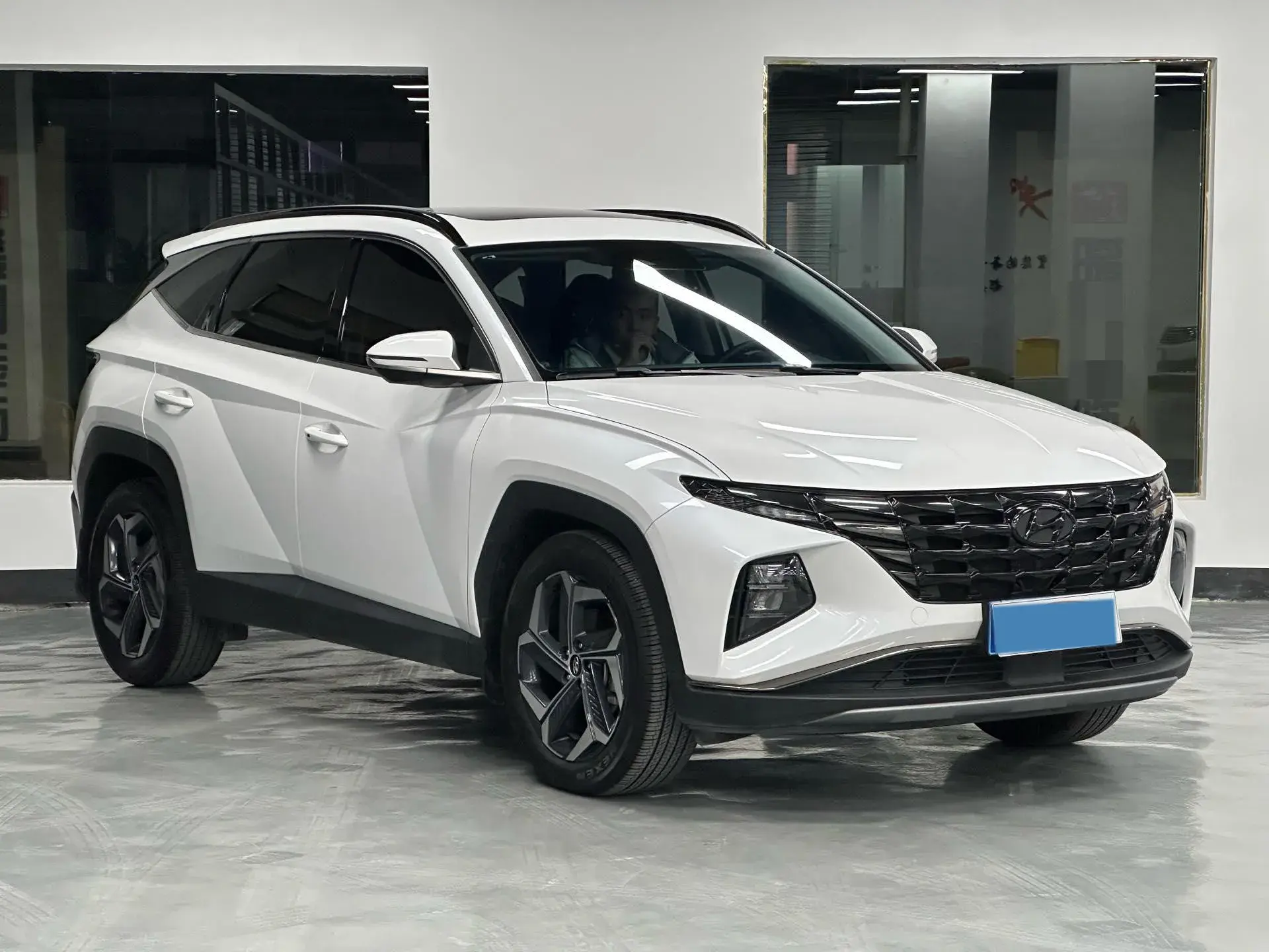 2023 HYUNDAI TUCSON thumbnail 3
