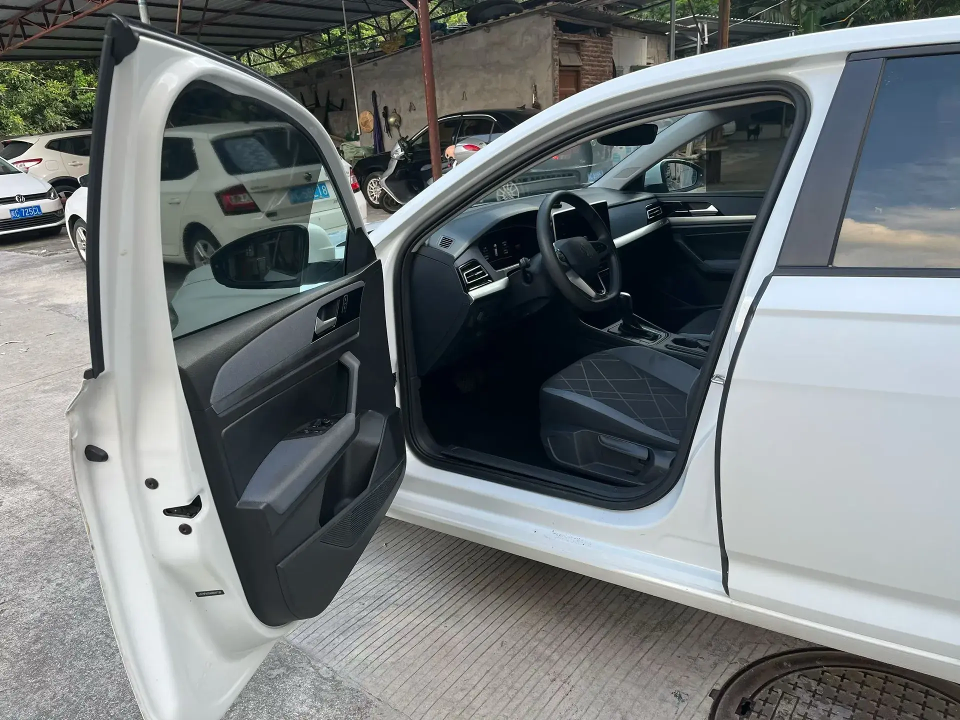 2023 VOLKSWAGEN LAVIDA thumbnail 4