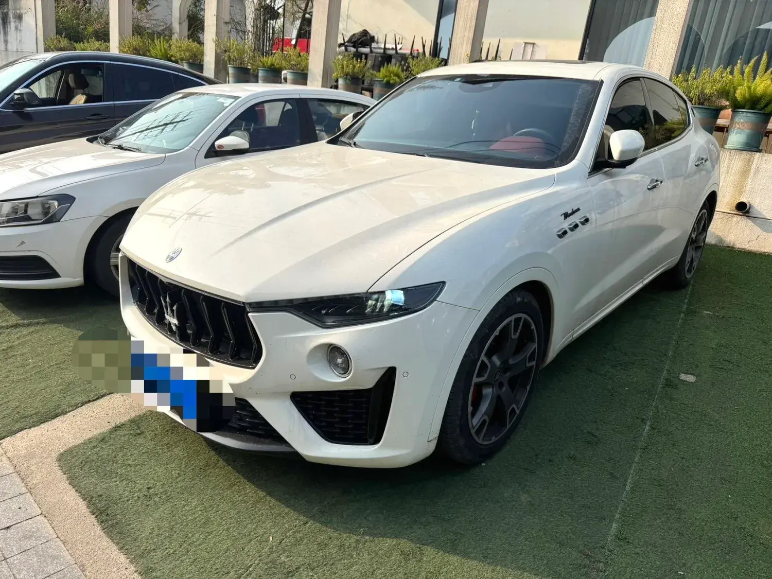 2023 MASERATI LEVANTE view 1