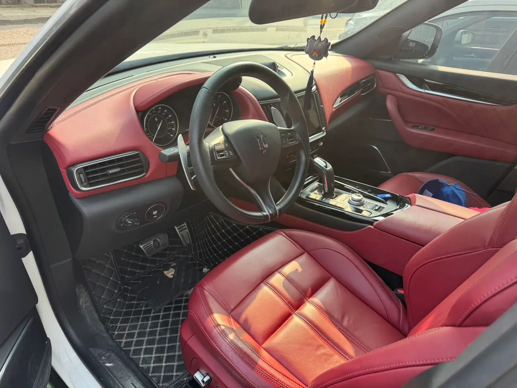 2023 MASERATI LEVANTE thumbnail 3