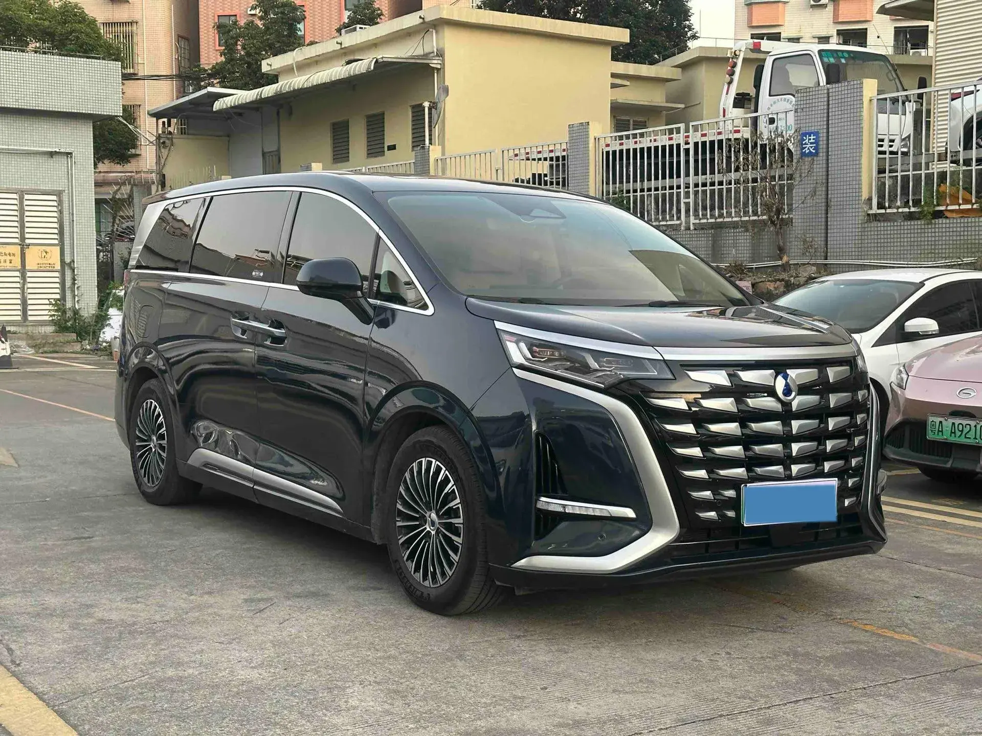 2024 DENZA D9 thumbnail 2