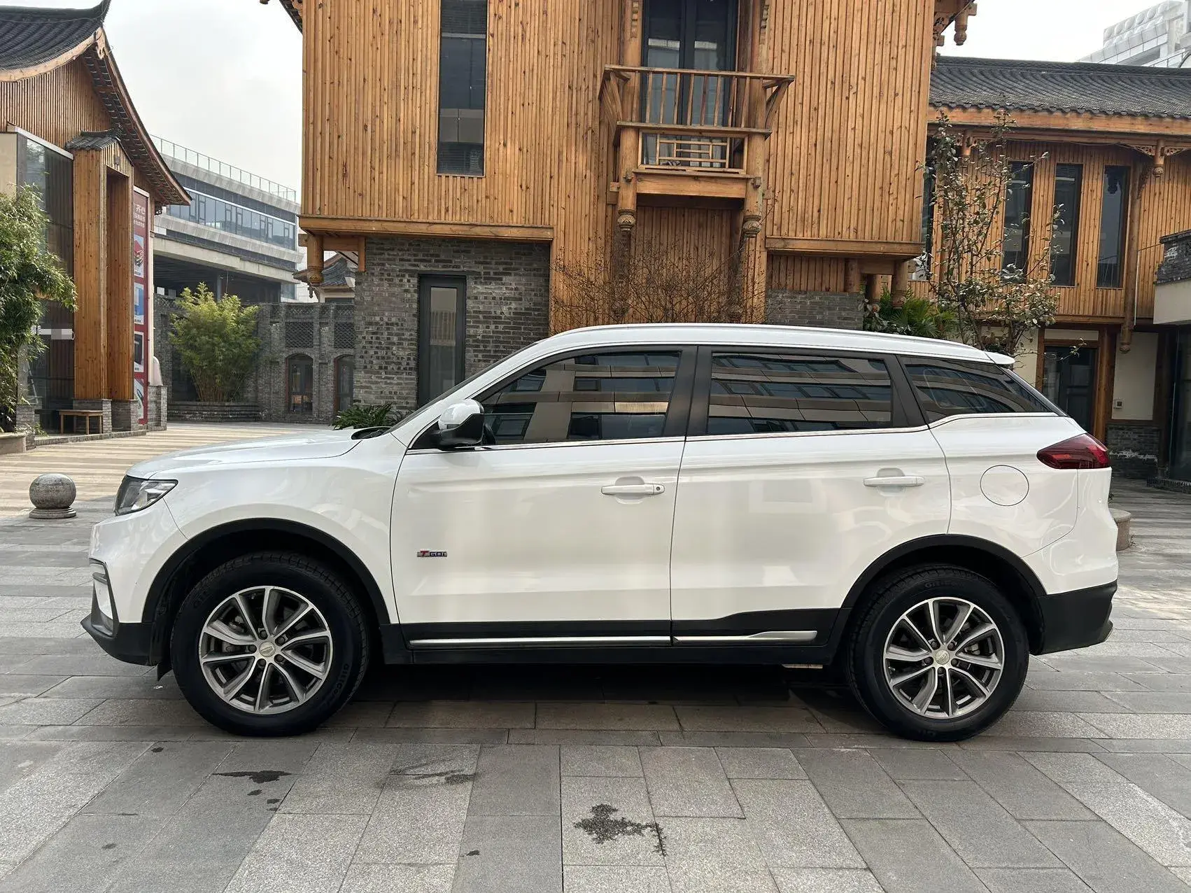 2018 GEELY AZKARRA thumbnail 3