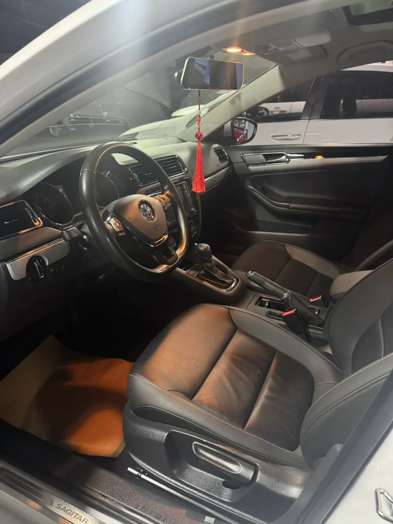 2018 VOLKSWAGEN SAGITAR thumbnail 3