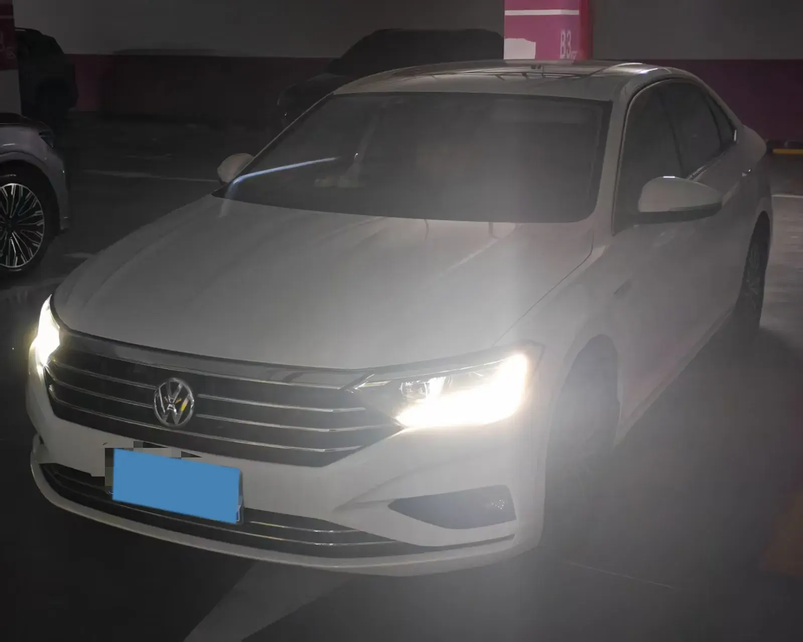2019 VOLKSWAGEN SAGITAR view 1