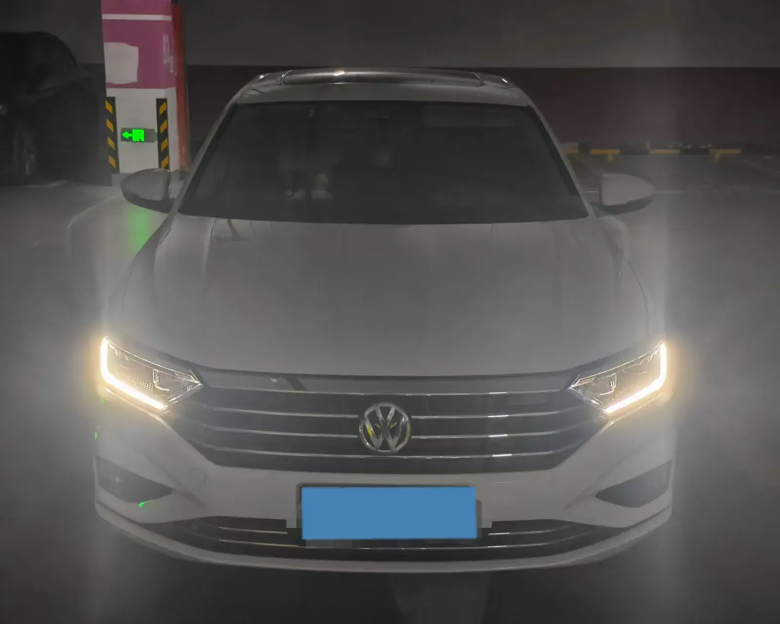 2019 VOLKSWAGEN SAGITAR thumbnail 3