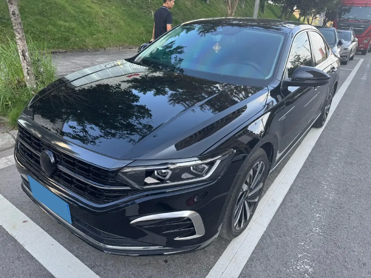 2023 Volkswagen Passat 2.0T 186HP L4 7DCT