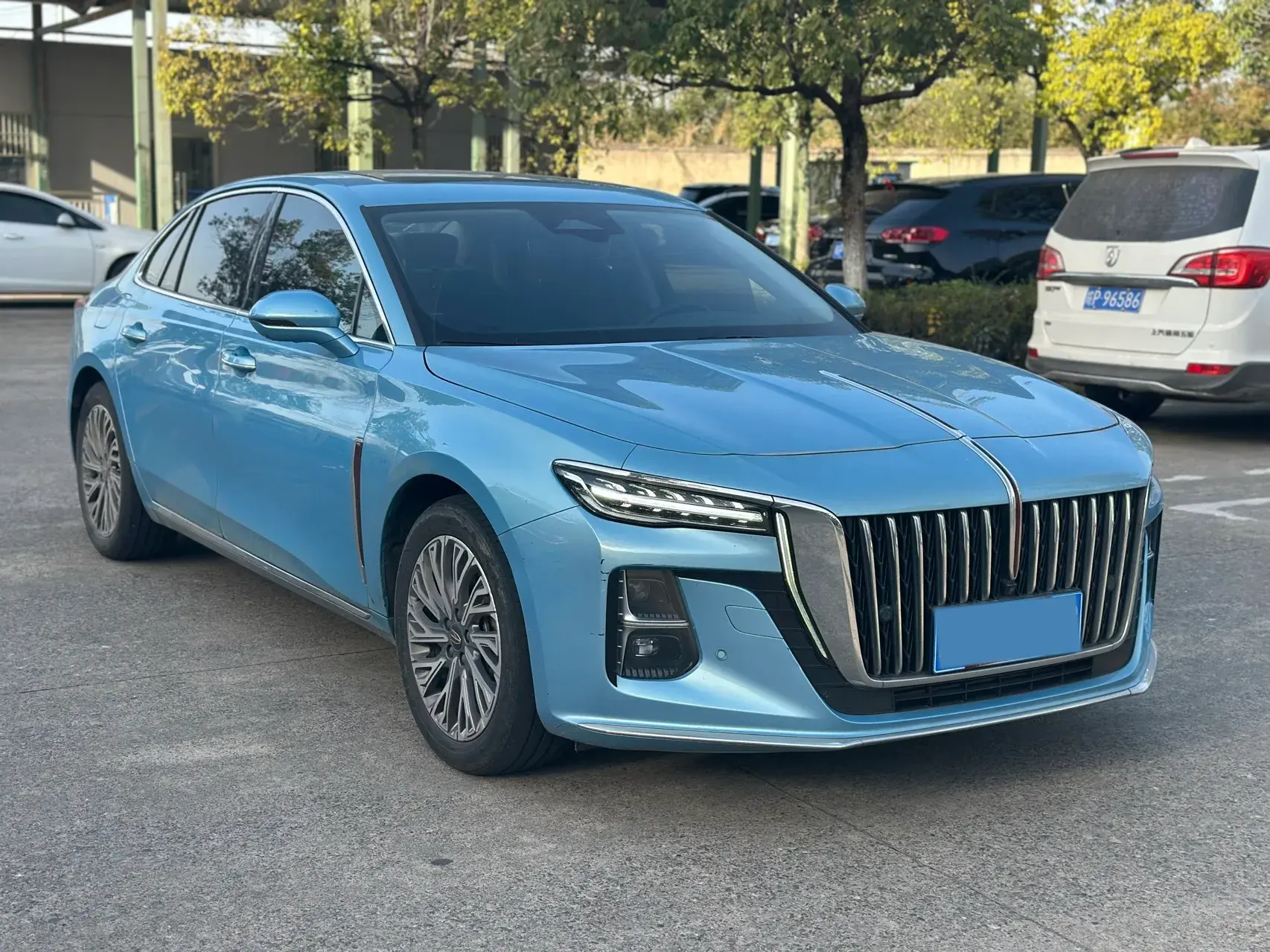 2023 HONGQI H5 thumbnail 3