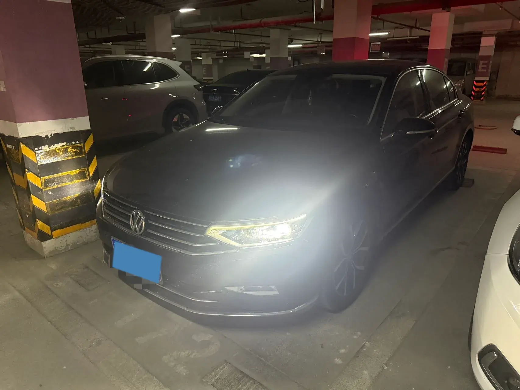 2020 VOLKSWAGEN MAGOTAN view 1