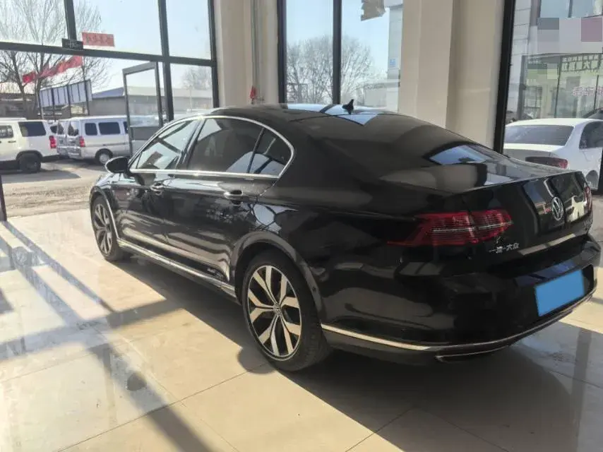 2018 VOLKSWAGEN MAGOTAN thumbnail 4