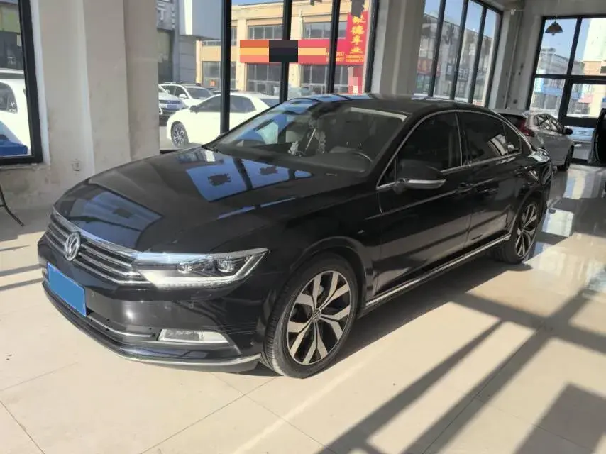2018 VOLKSWAGEN MAGOTAN view 1
