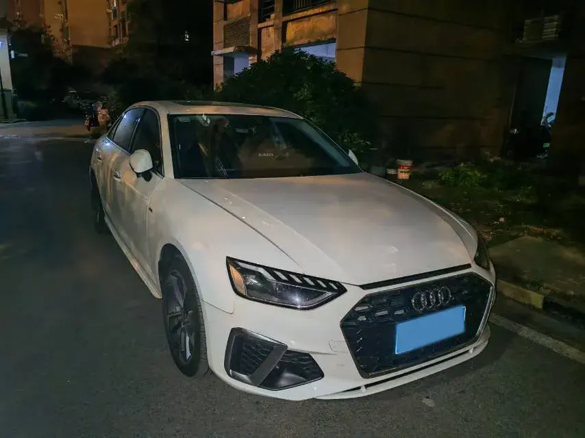 2023 AUDI A4L thumbnail 2