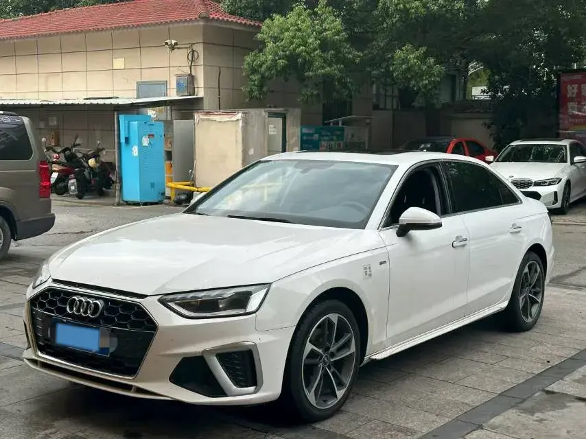 2023 AUDI A4L view 1