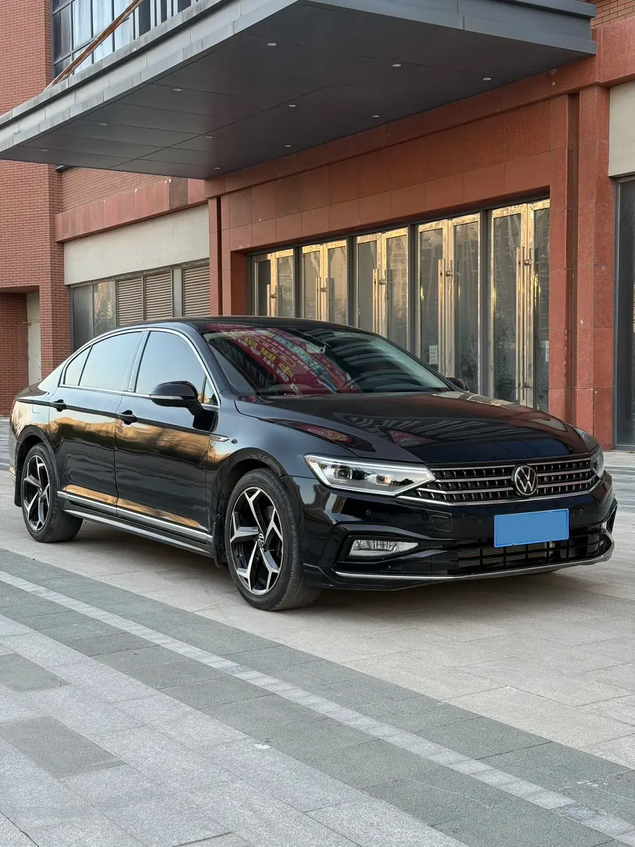 2023 VOLKSWAGEN MAGOTAN thumbnail 3