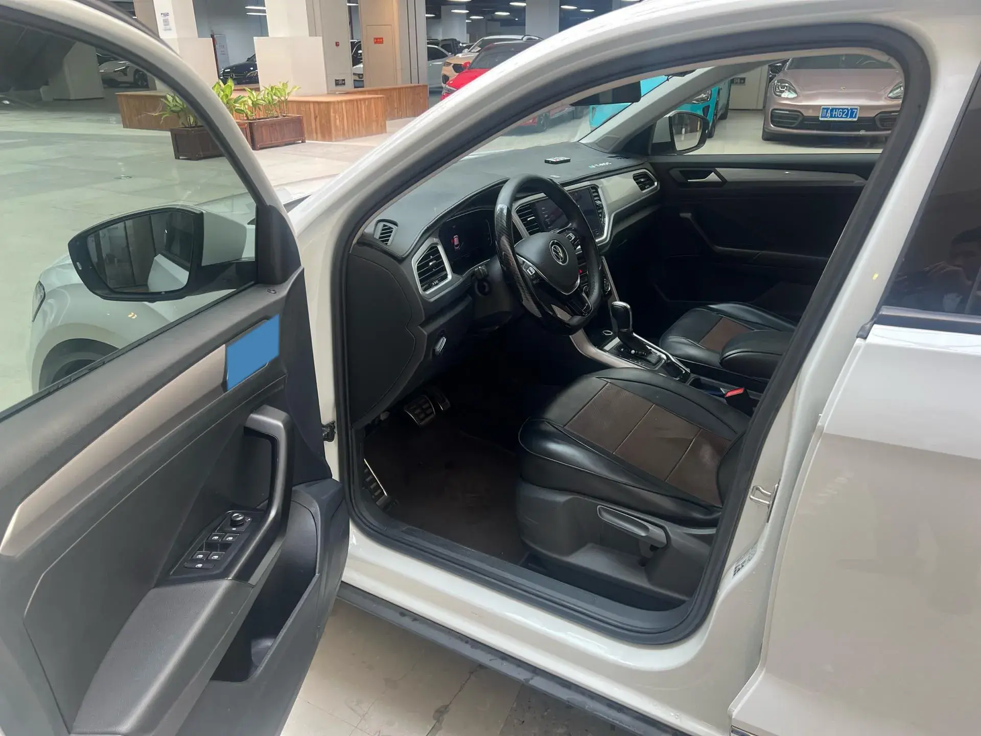 2022 VOLKSWAGEN T-ROC thumbnail 4