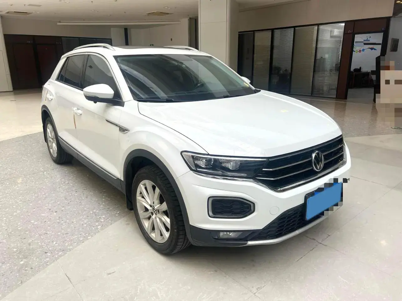 2022 VOLKSWAGEN T-ROC thumbnail 2