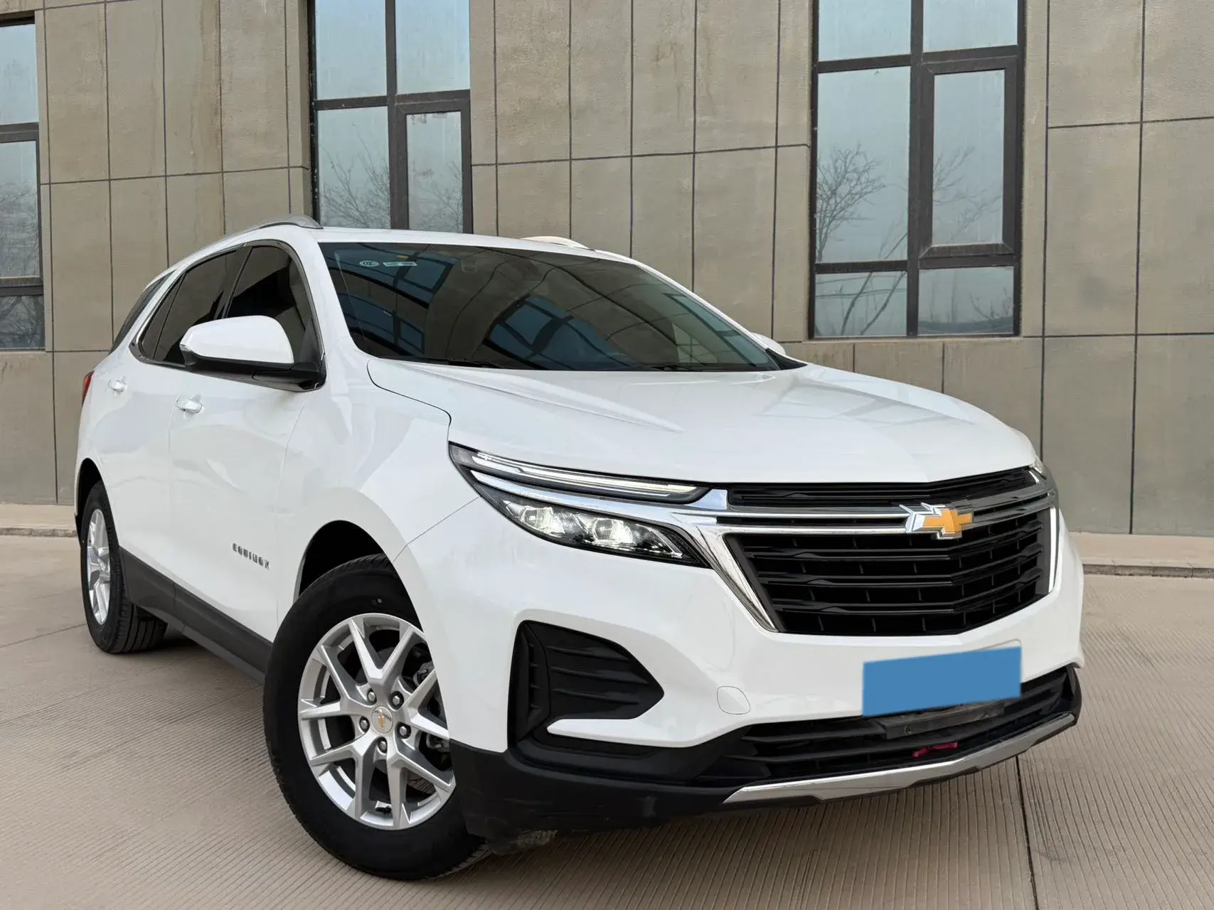 2022 CHEVROLET EQUINOX thumbnail 2