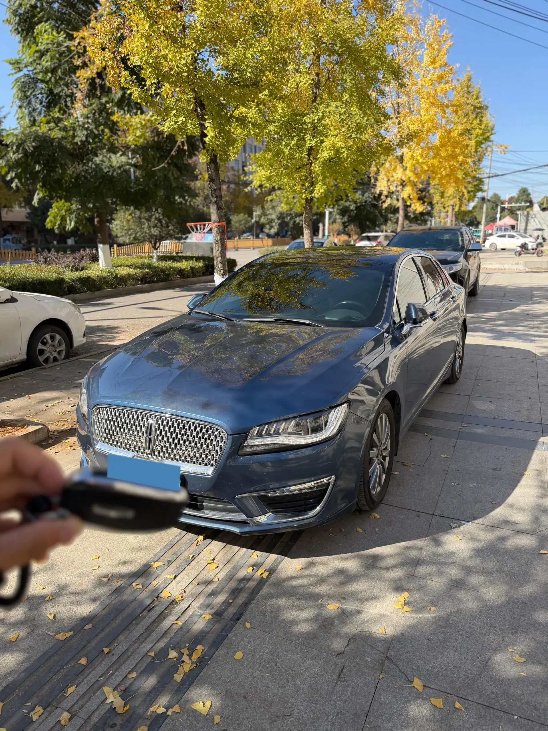 2019 LINCOLN MKZ view 1