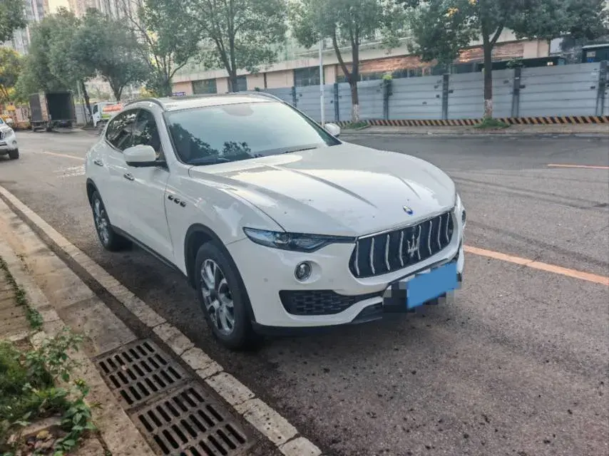 2016 MASERATI LEVANTE thumbnail 4