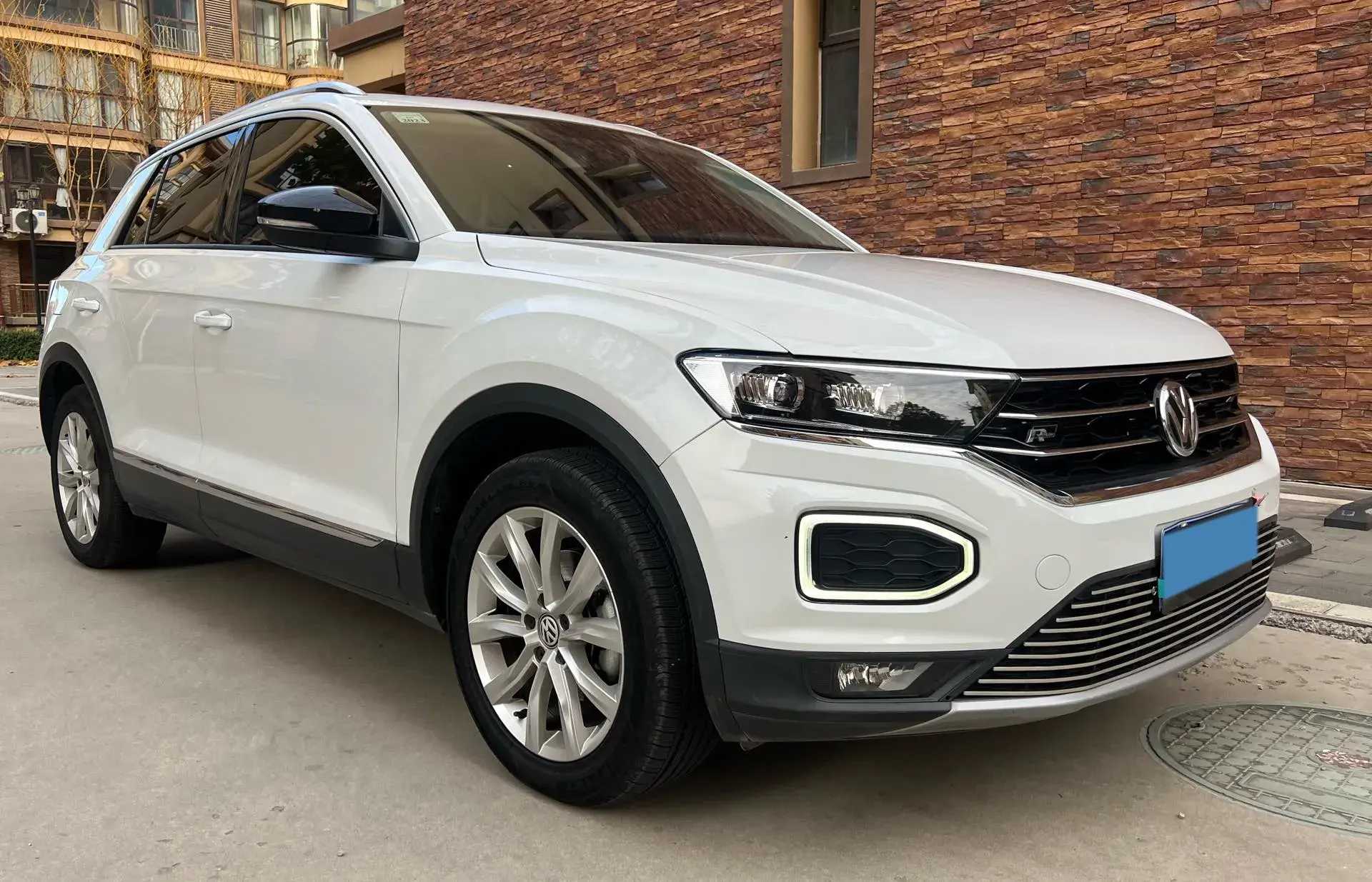 2020 VOLKSWAGEN T-ROC thumbnail 2