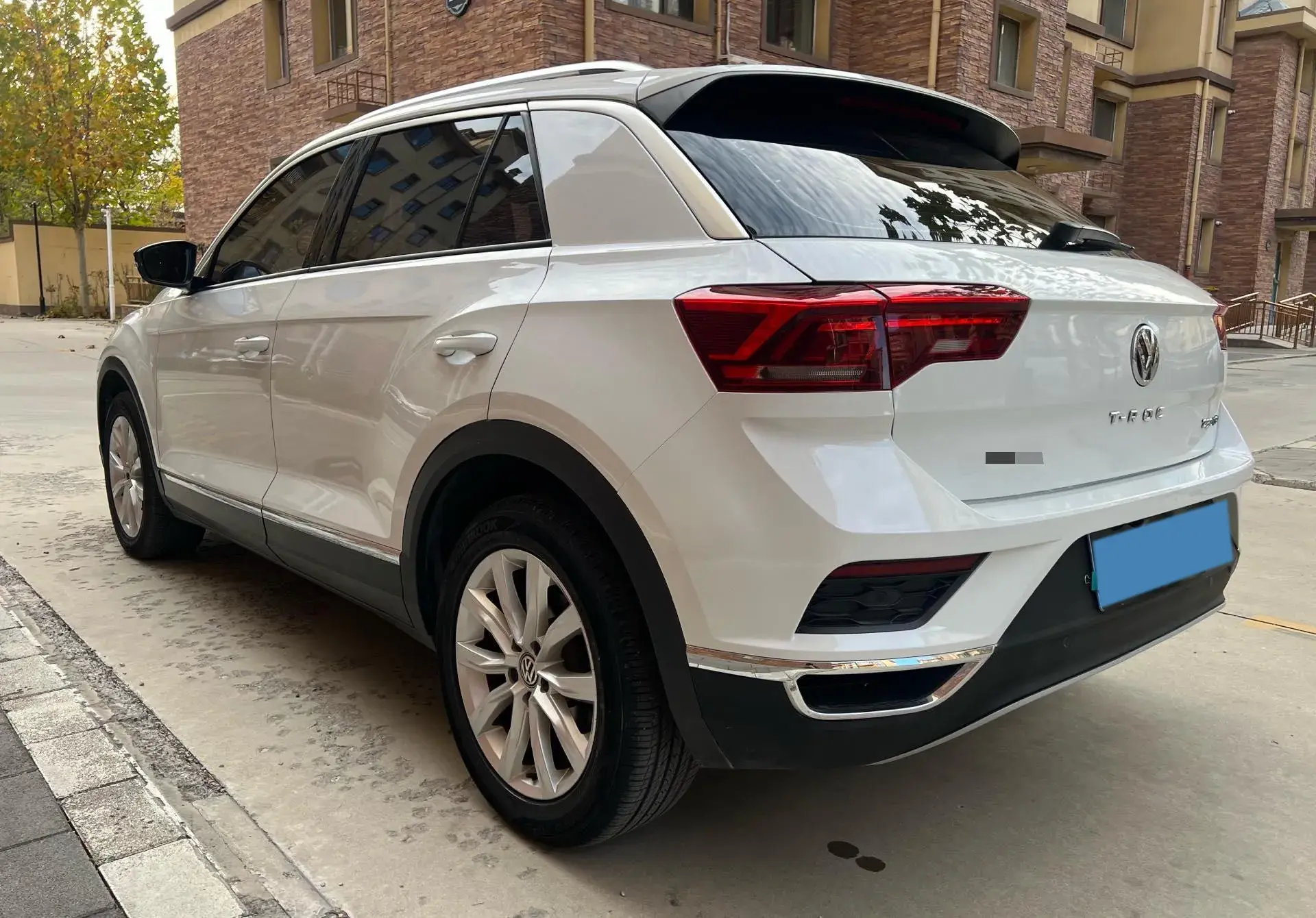 2020 VOLKSWAGEN T-ROC thumbnail 4