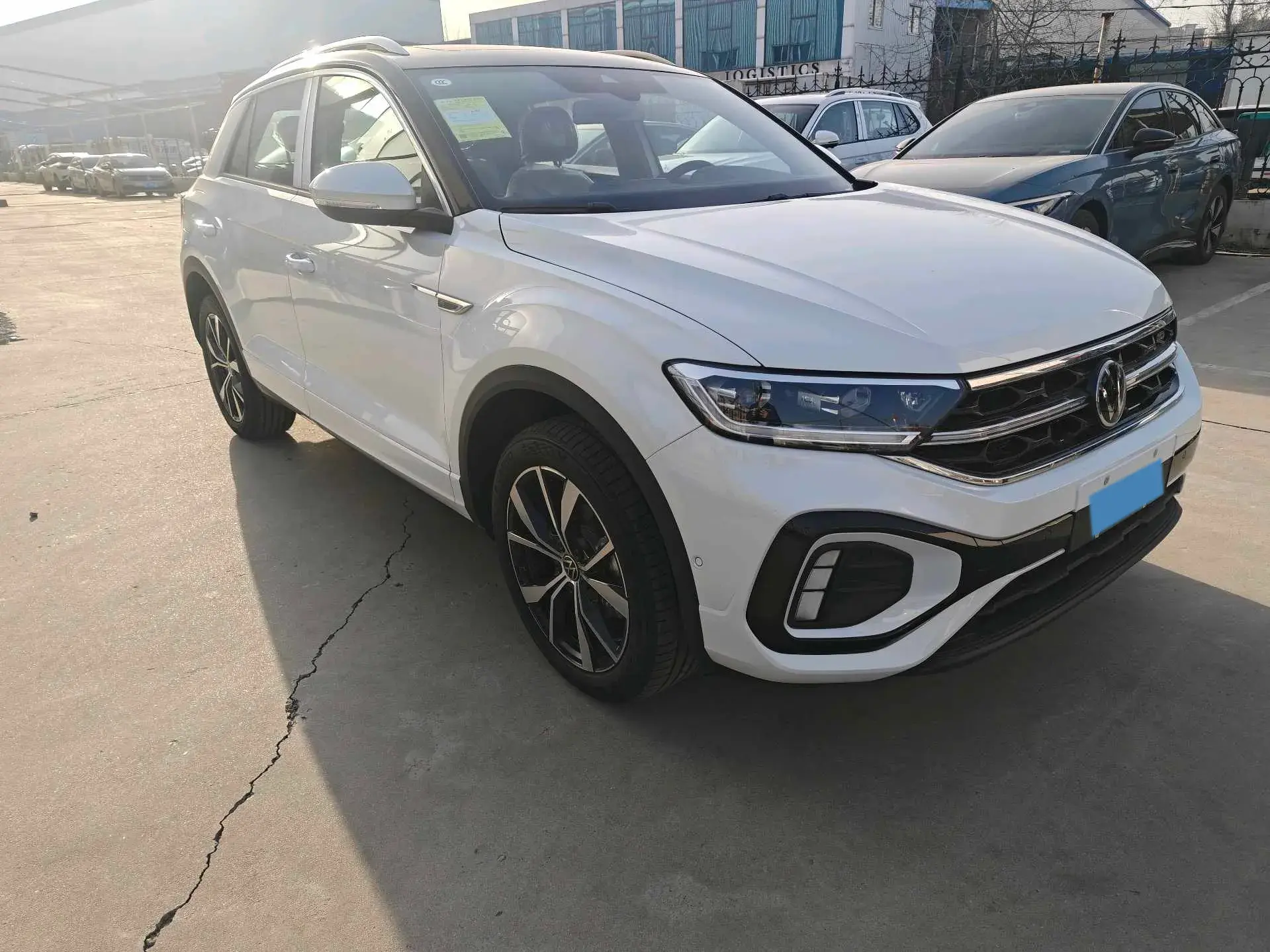 2025 VOLKSWAGEN T-ROC thumbnail 4