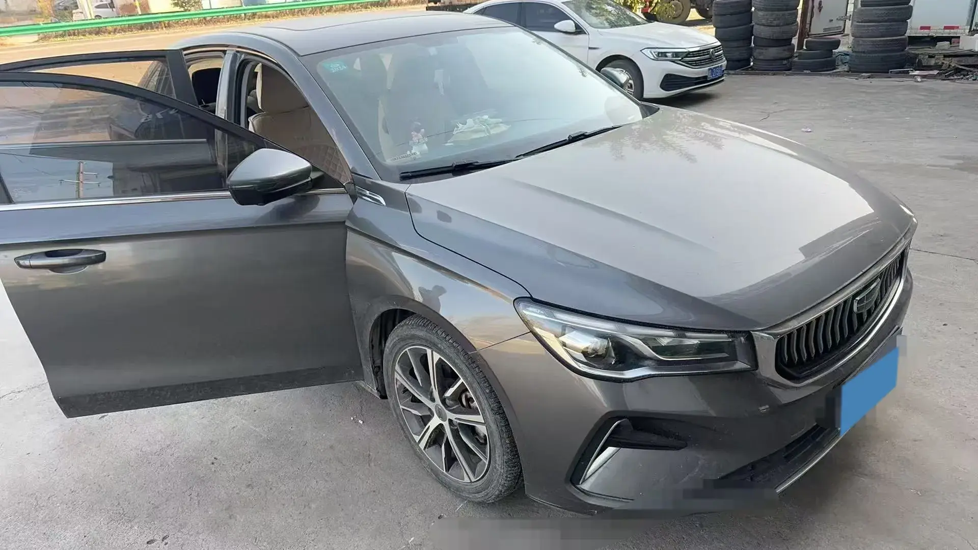 2022 GEELY EMGRAND thumbnail 2