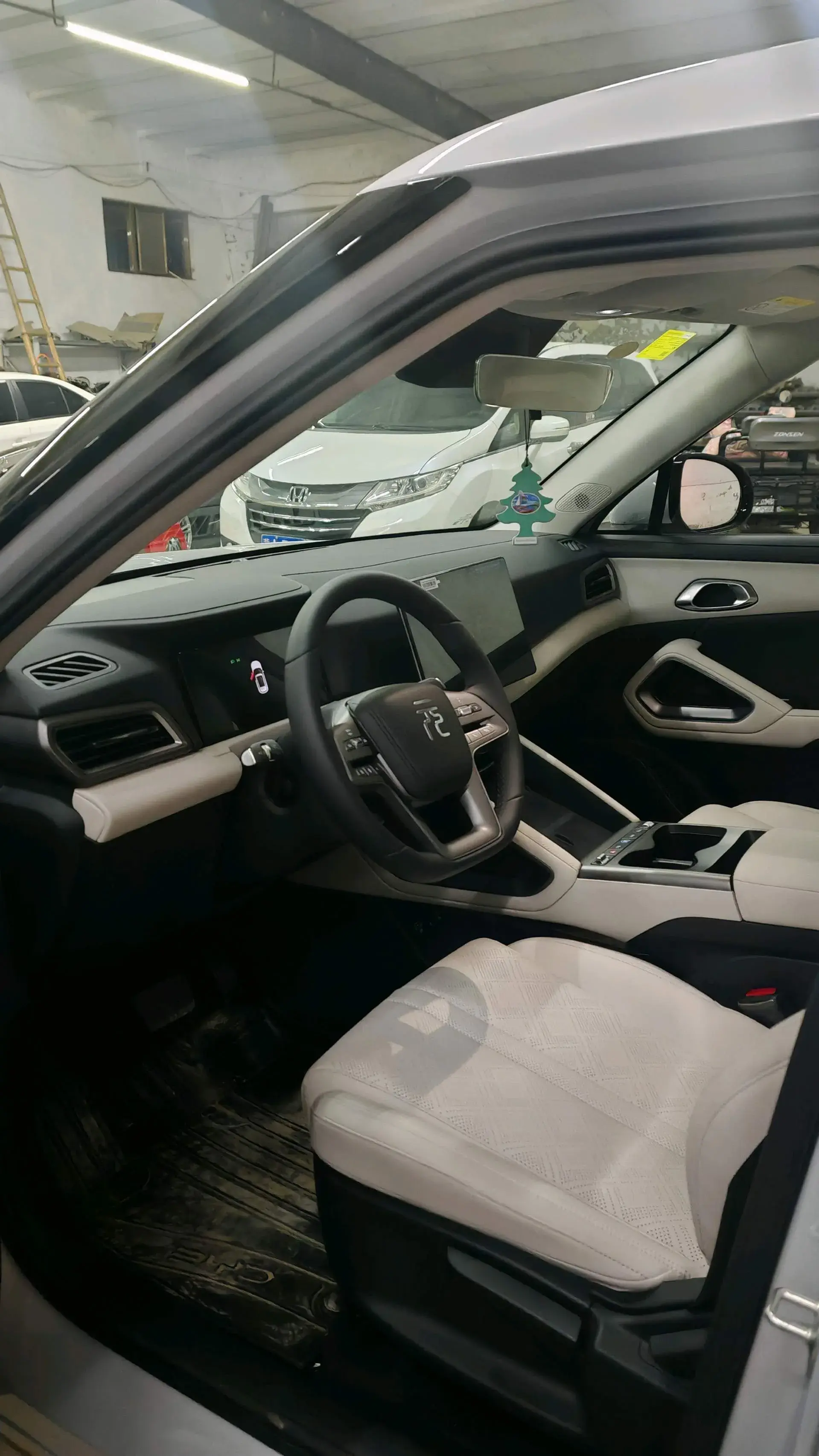 2025 BYD YUANUP thumbnail 3