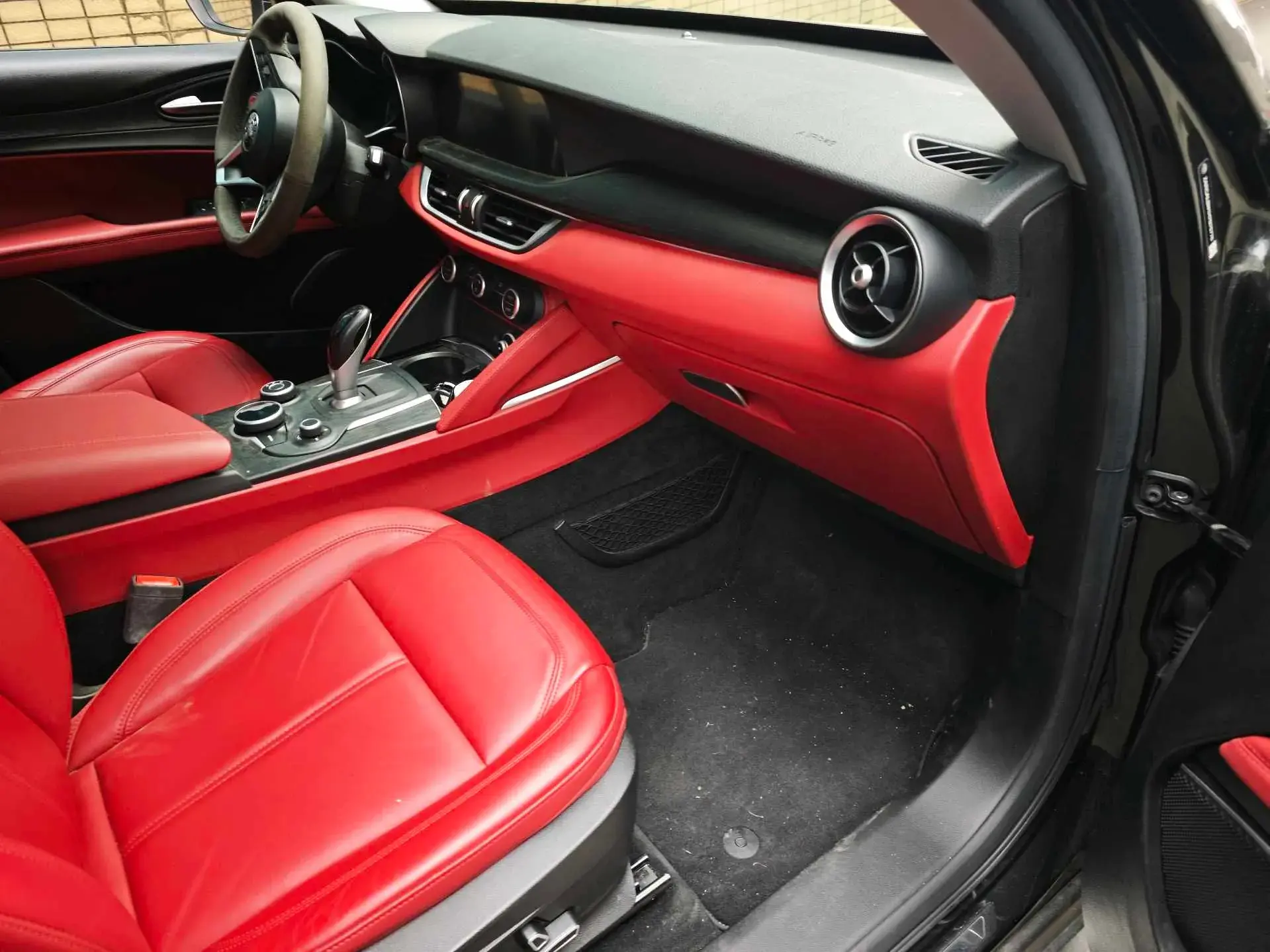 2017 ALFA ROMEO thumbnail 3