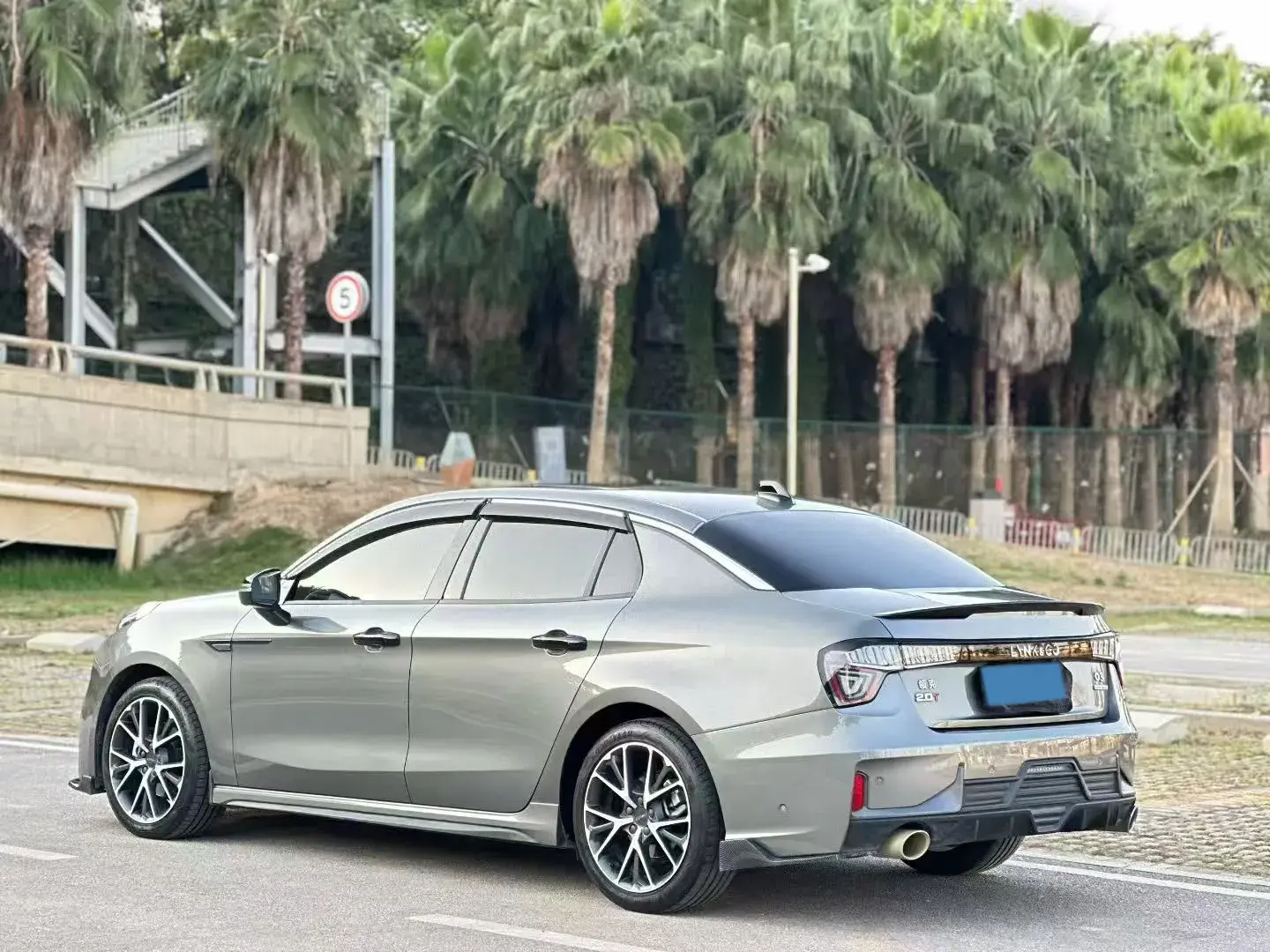 2021 LYNK&CO 03 thumbnail 4