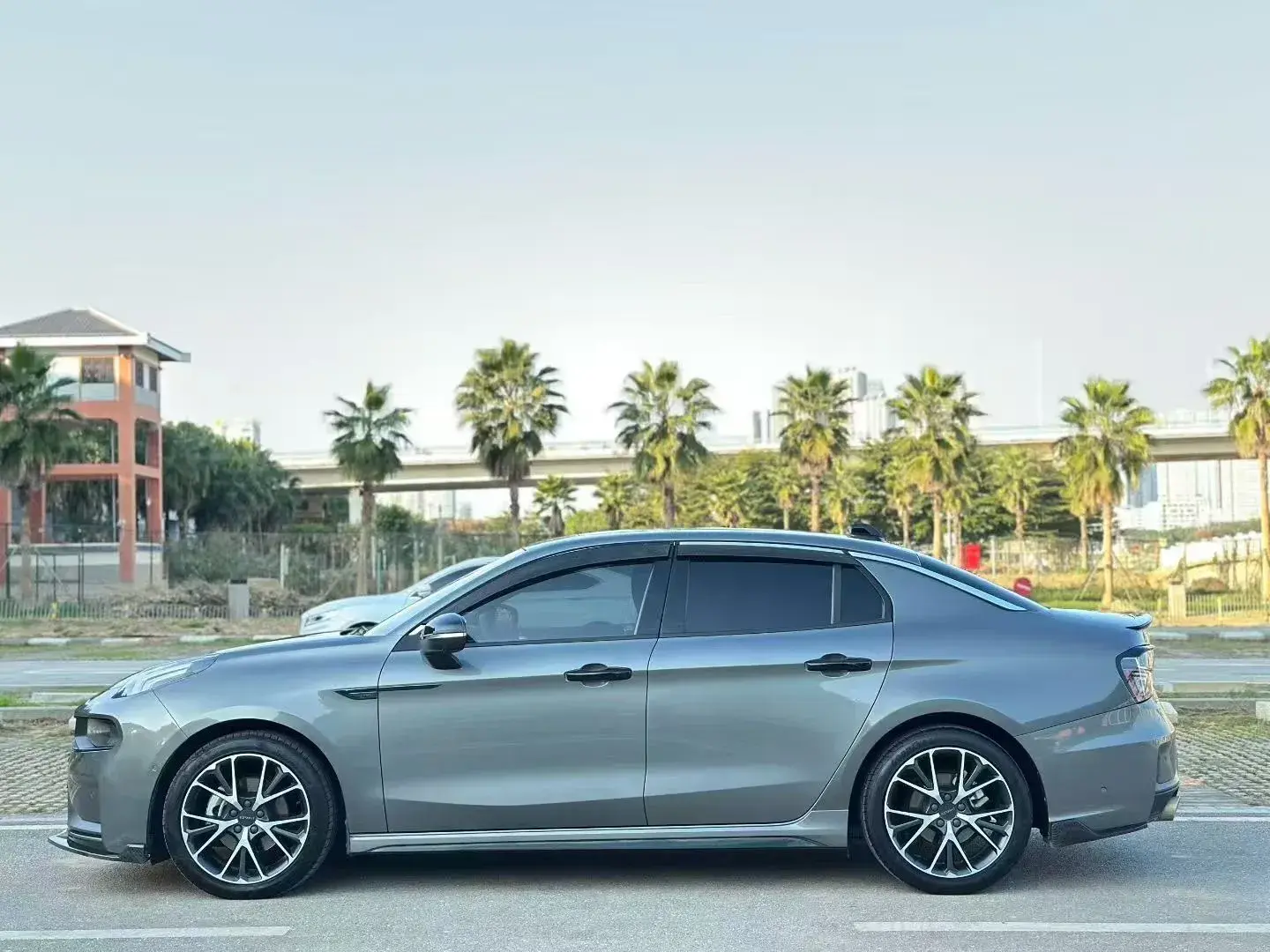 2021 LYNK&CO 03 thumbnail 3