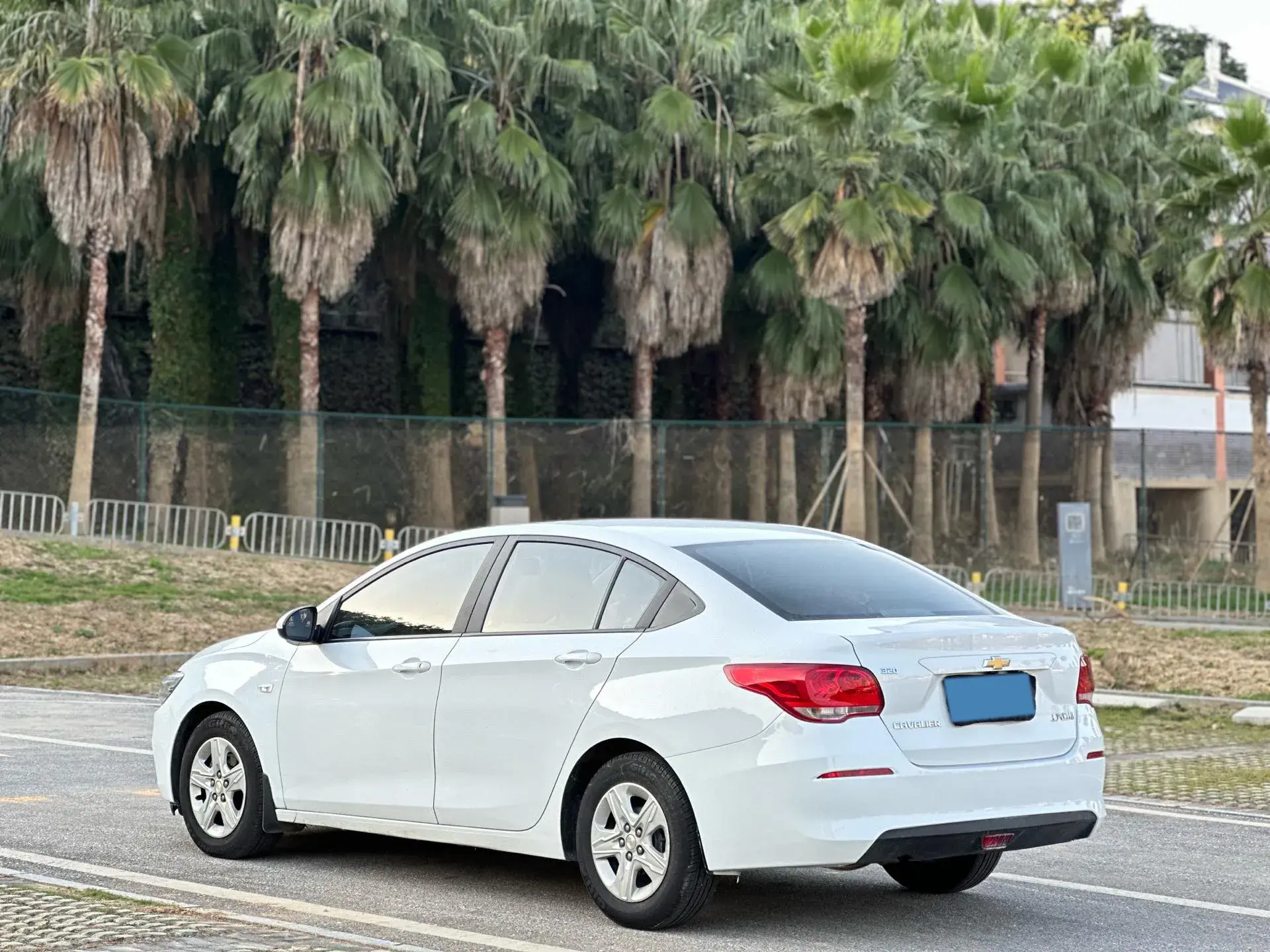 2016 CHEVROLET CAVALIER thumbnail 4