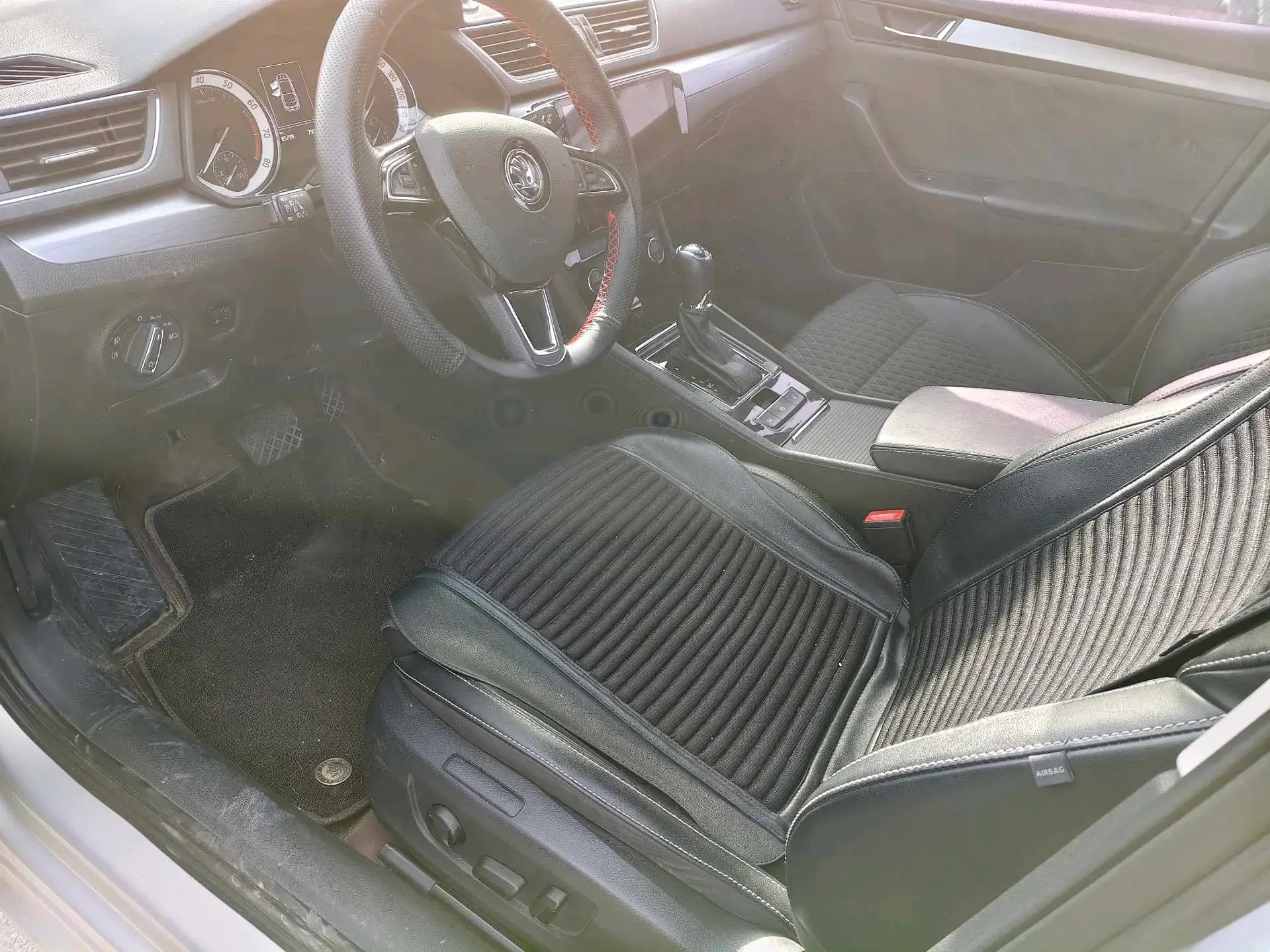 2018 SKODA SUPERB thumbnail 4