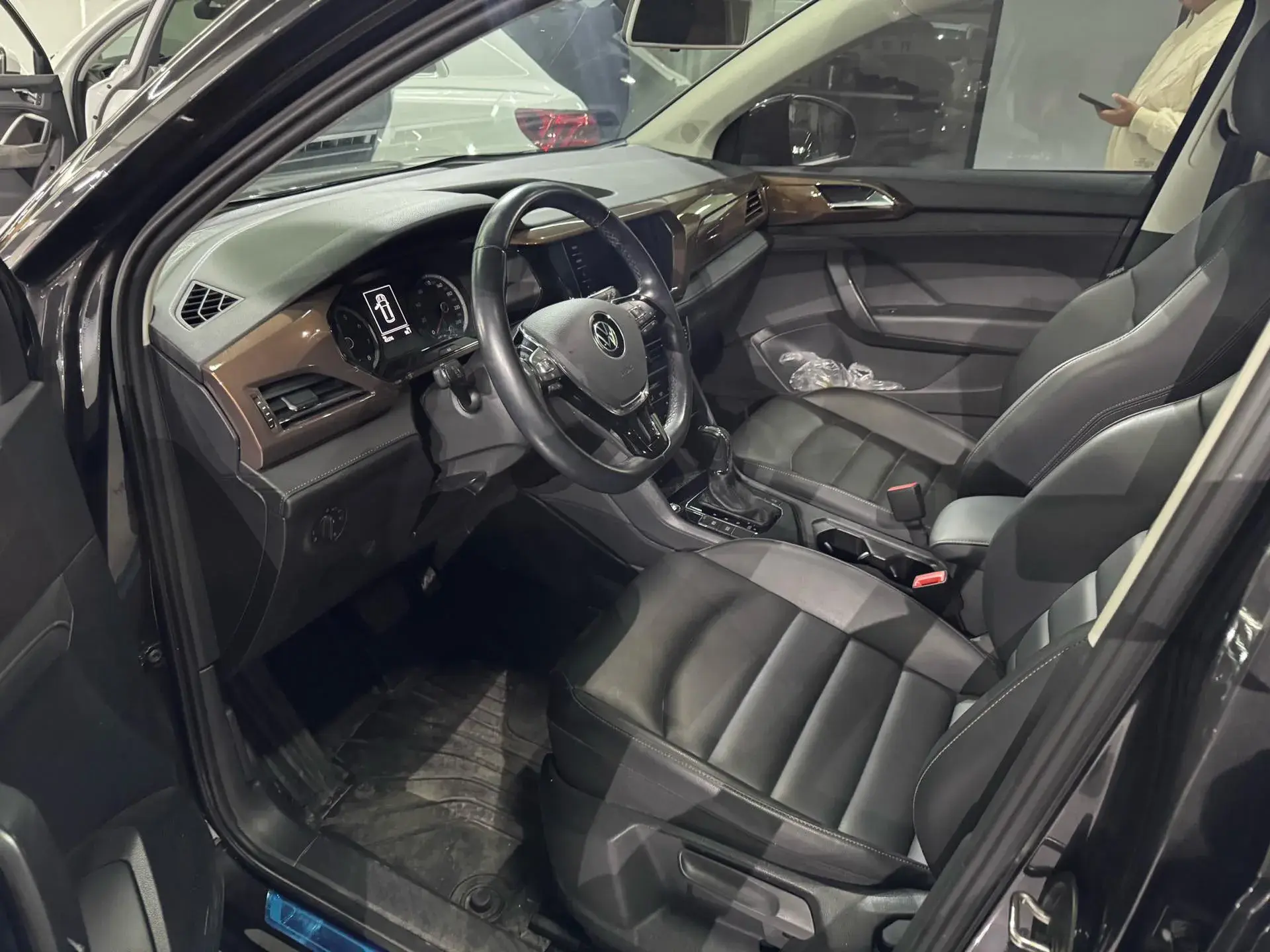 2021 VOLKSWAGEN THARU thumbnail 2