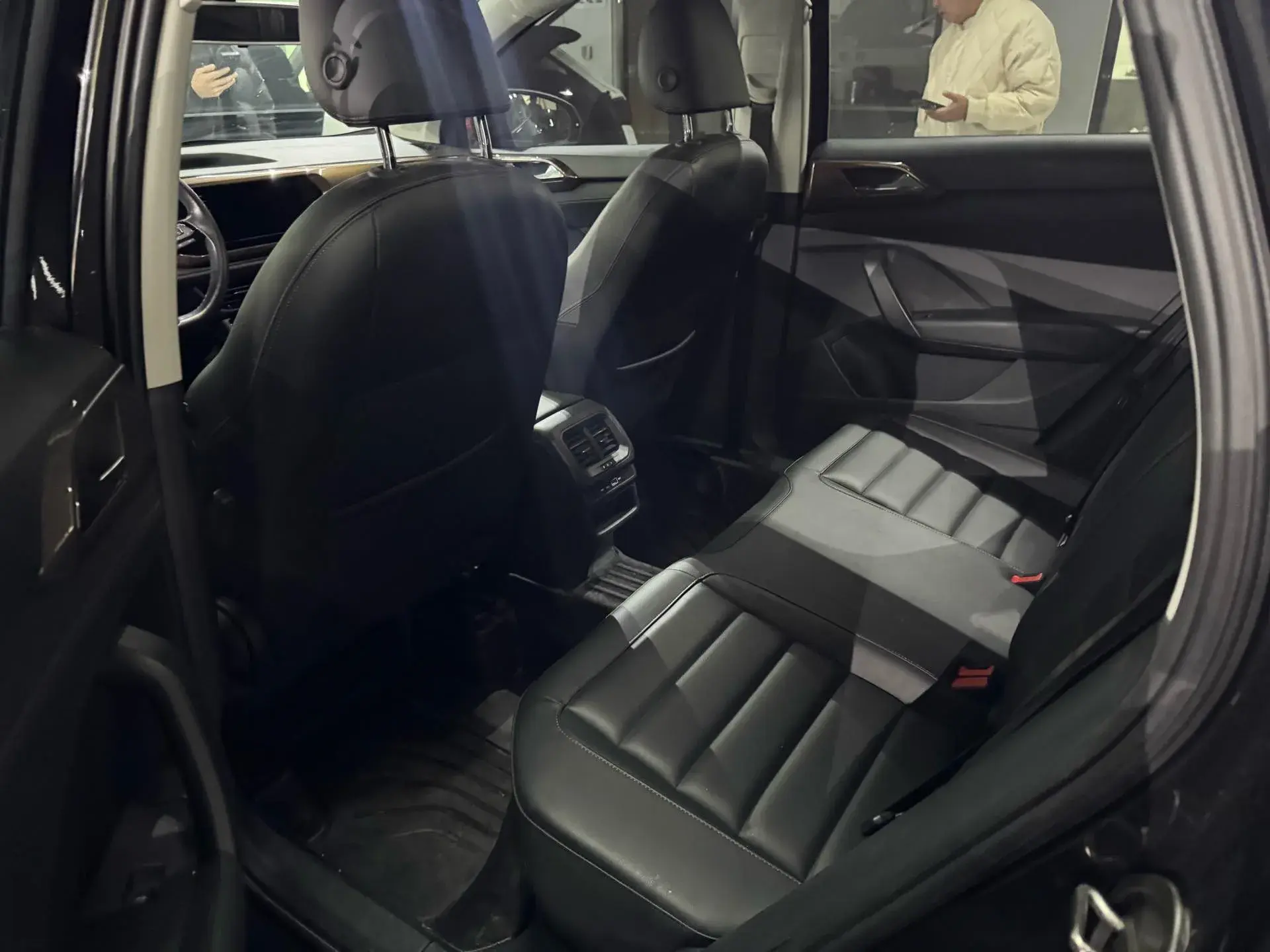 2021 VOLKSWAGEN THARU thumbnail 3