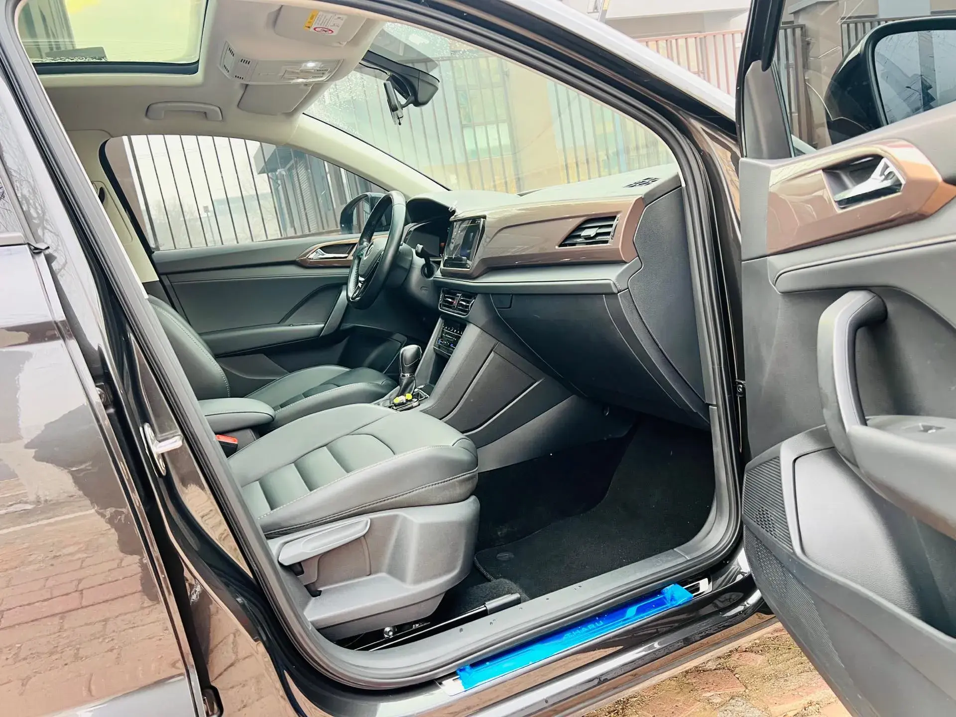 2022 VOLKSWAGEN THARU thumbnail 2