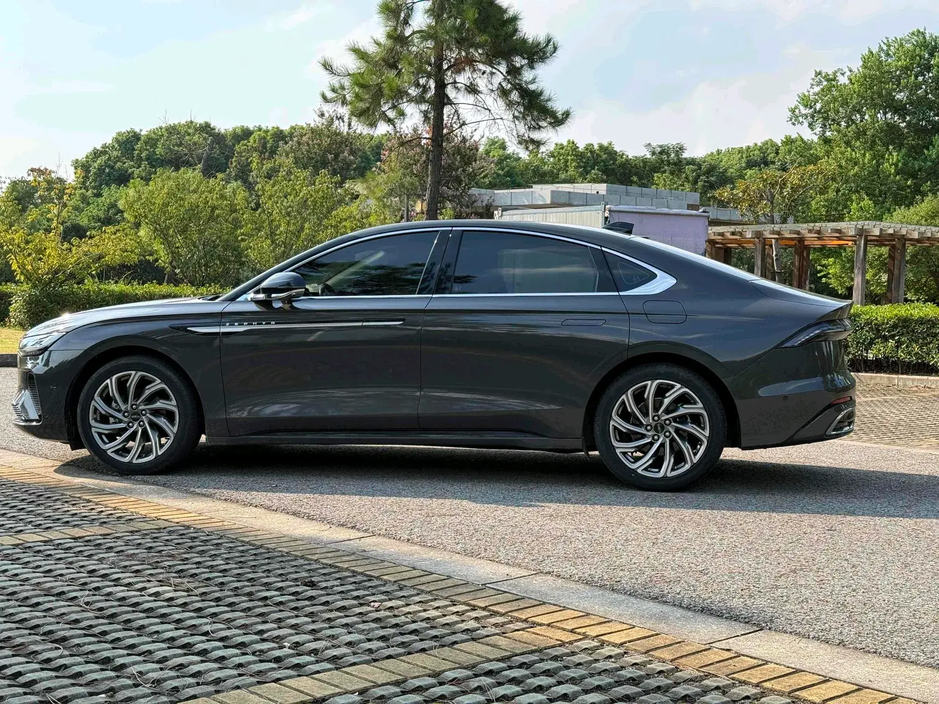 2022 LINCOLN Z thumbnail 2