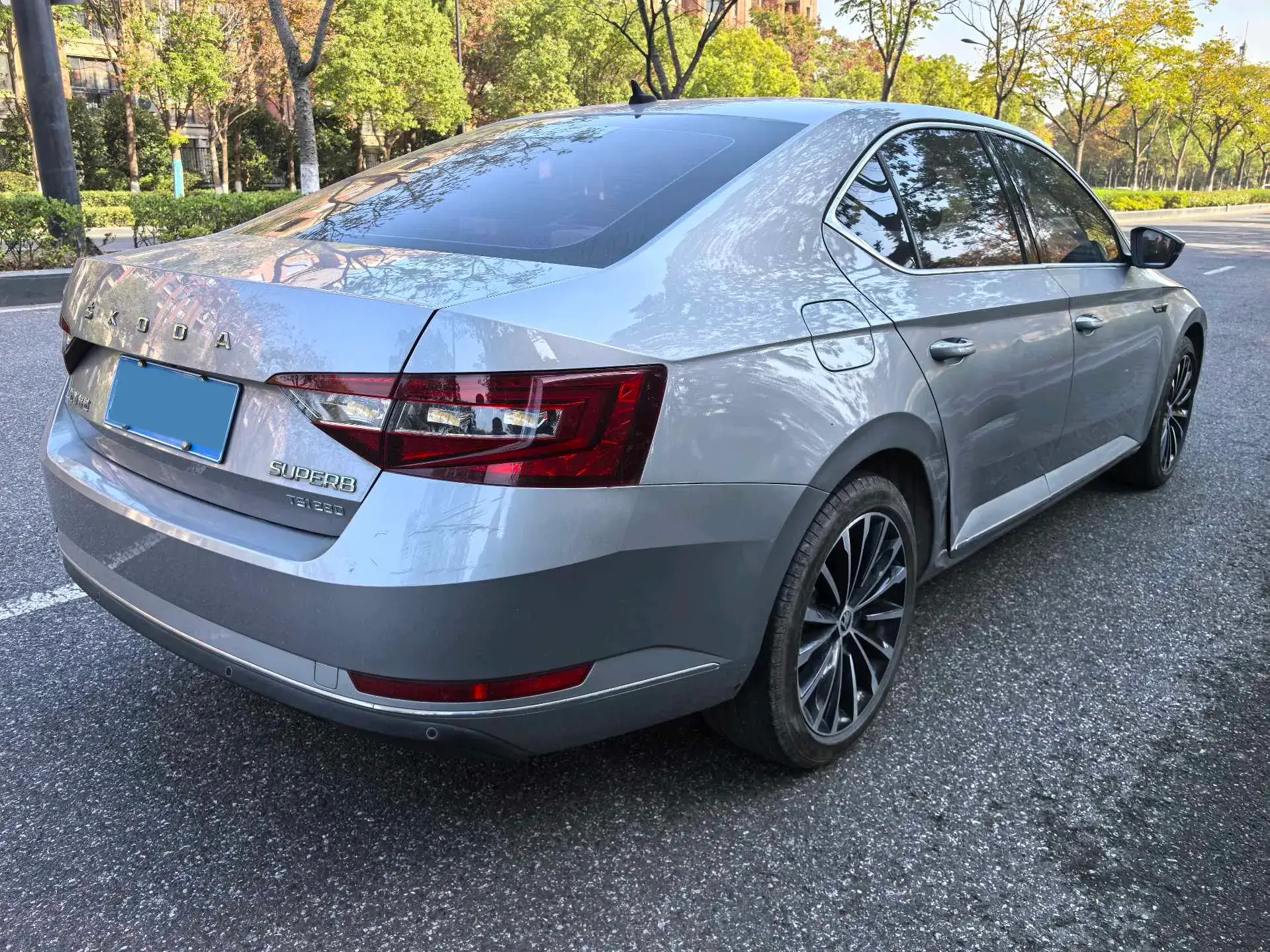 2018 SKODA SUPERB thumbnail 2